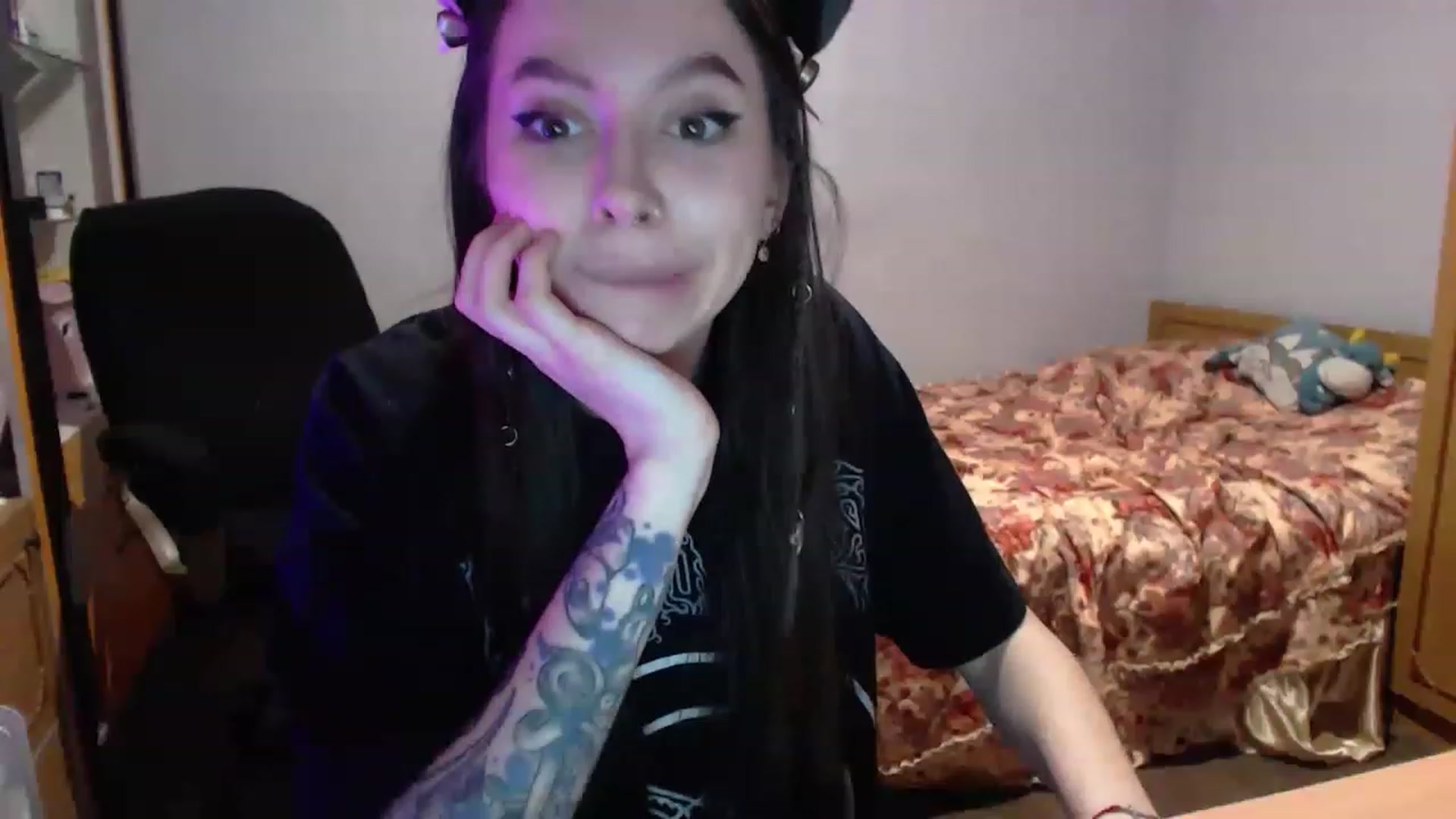 Gallery image thumbnail from DeepGazee's myfreecams stream on, 03/19/2023, 20:24 image 15 of 20