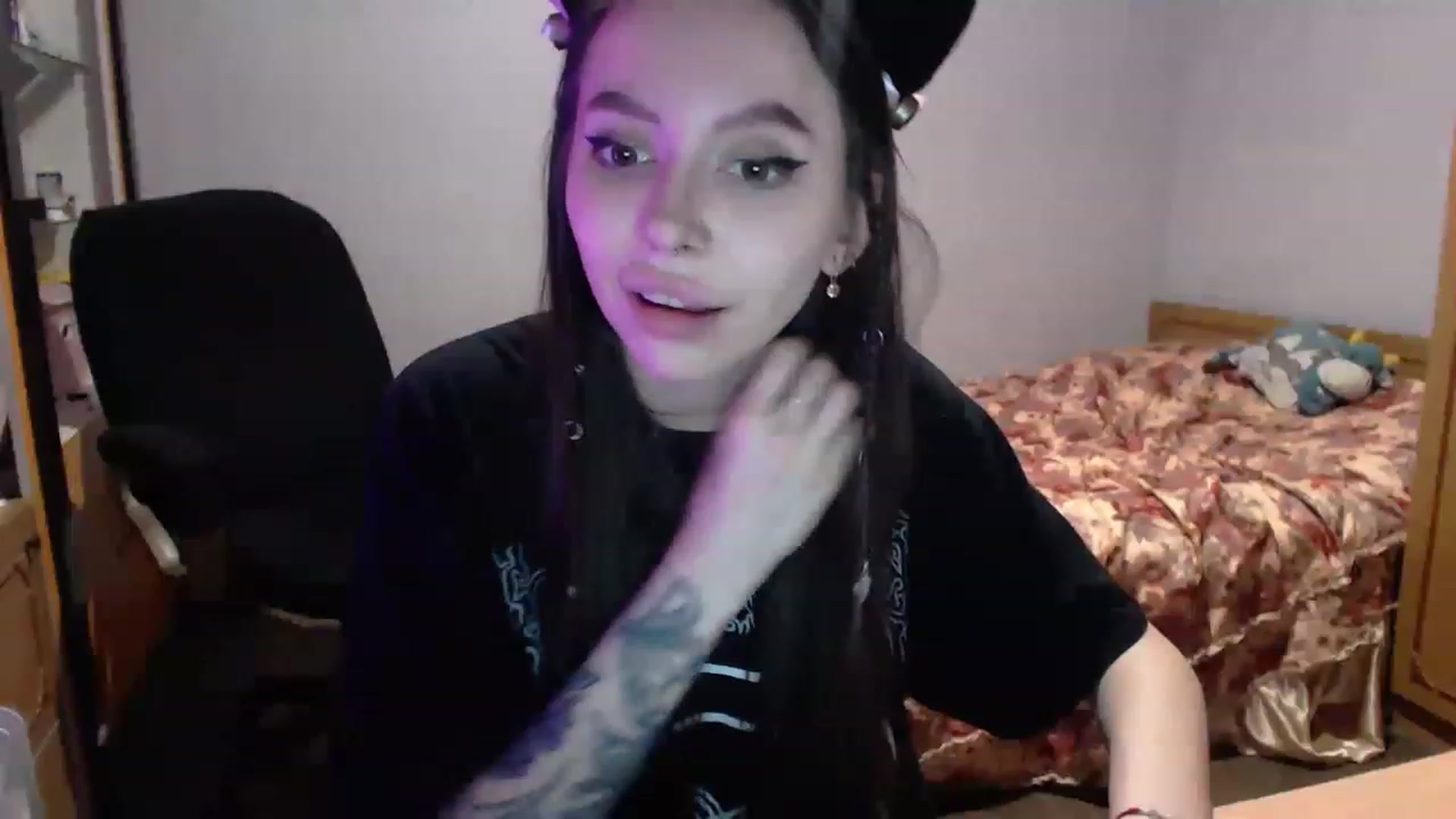 Gallery image thumbnail from DeepGazee's myfreecams stream on, 03/19/2023, 20:24 image 19 of 20