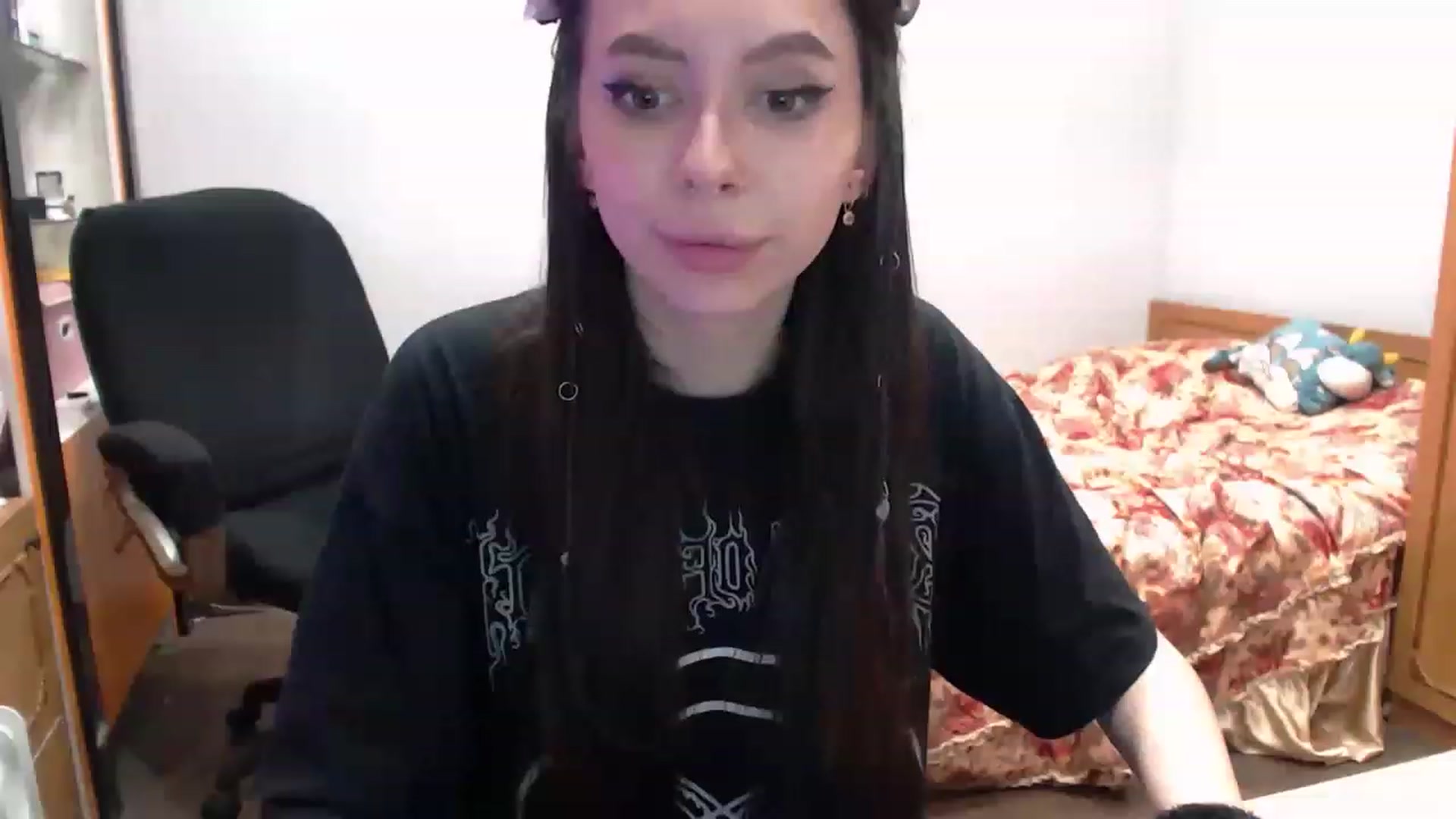 Gallery image thumbnail from DeepGazee's myfreecams stream on, 03/19/2023, 20:24 image 7 of 20