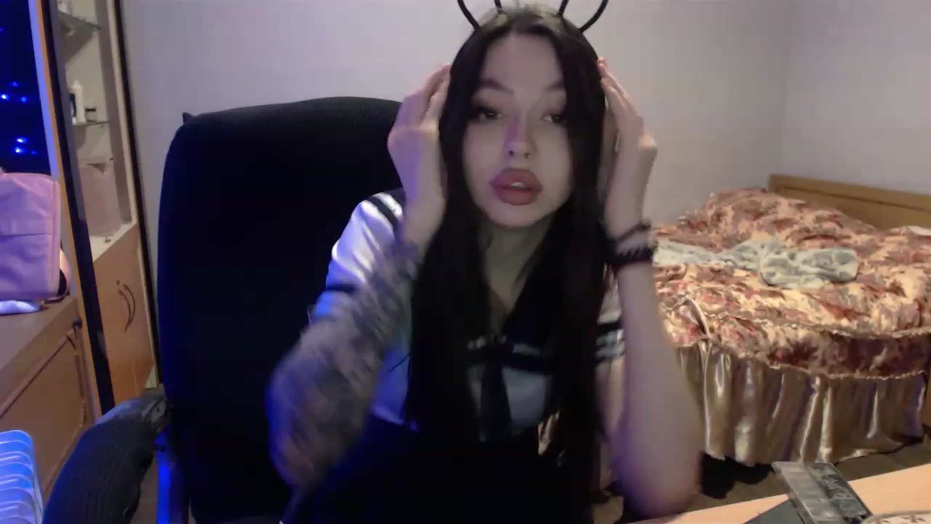 Gallery image thumbnail from DeepGazee's myfreecams stream on, 05/21/2023, 22:24 image 7 of 20