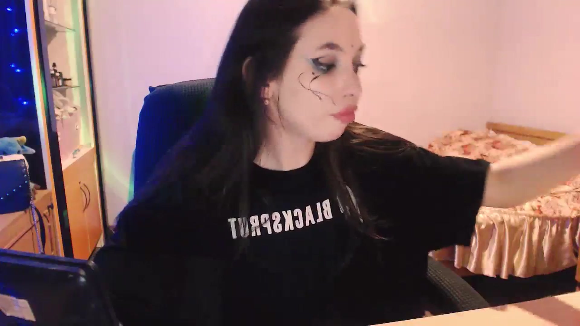 Gallery image thumbnail from DeepGazee's myfreecams stream on, 10/09/2023, 20:27 image 16 of 20