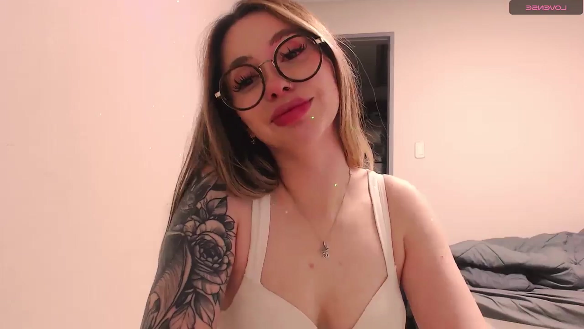 Gallery image thumbnail from DeepGazee's myfreecams stream on, 08/11/2024, 14:03 image 3 of 20