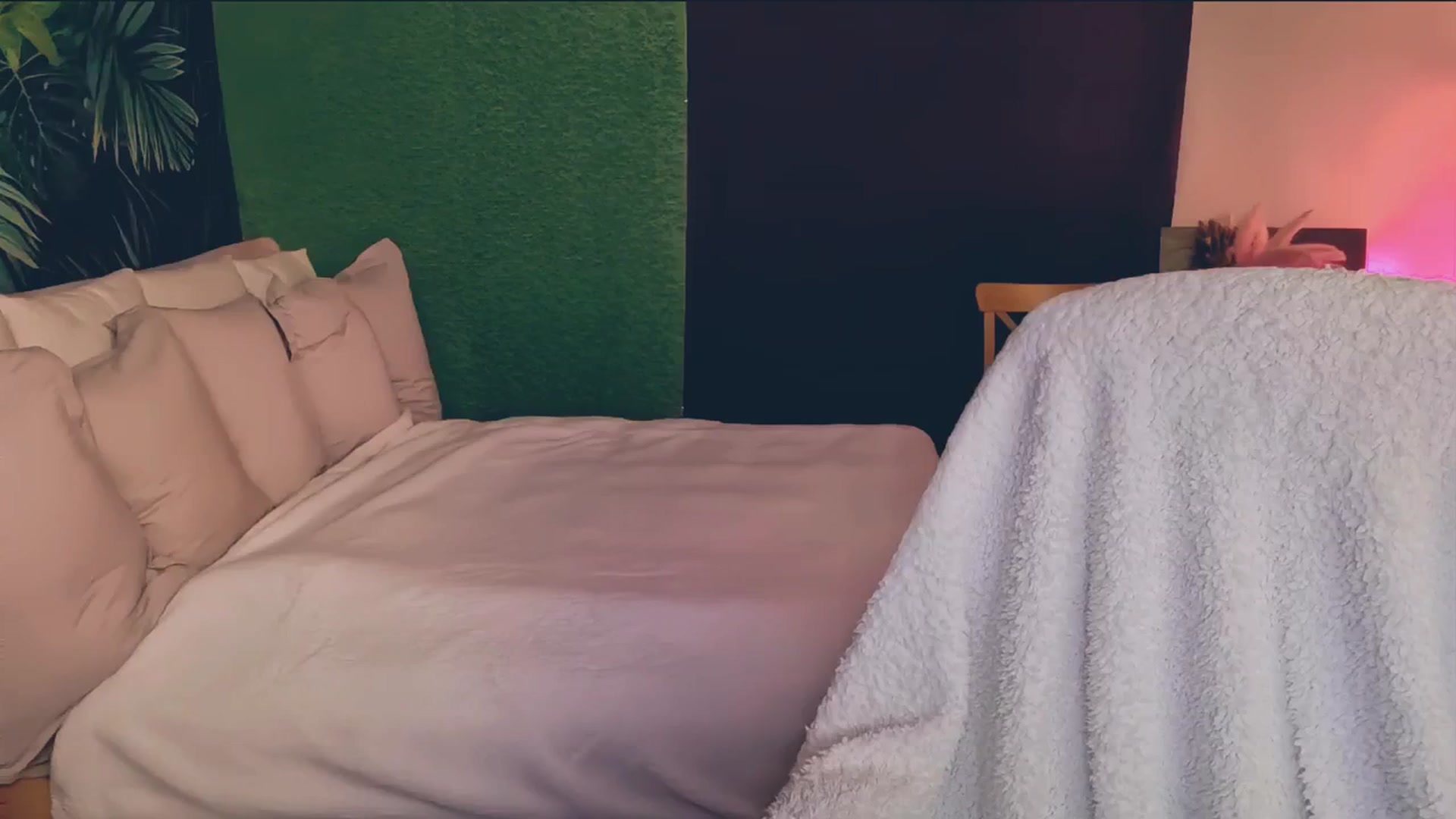 Gallery image thumbnail from DeepNature's myfreecams stream on, 10/18/2025, 01:36 image 15 of 20