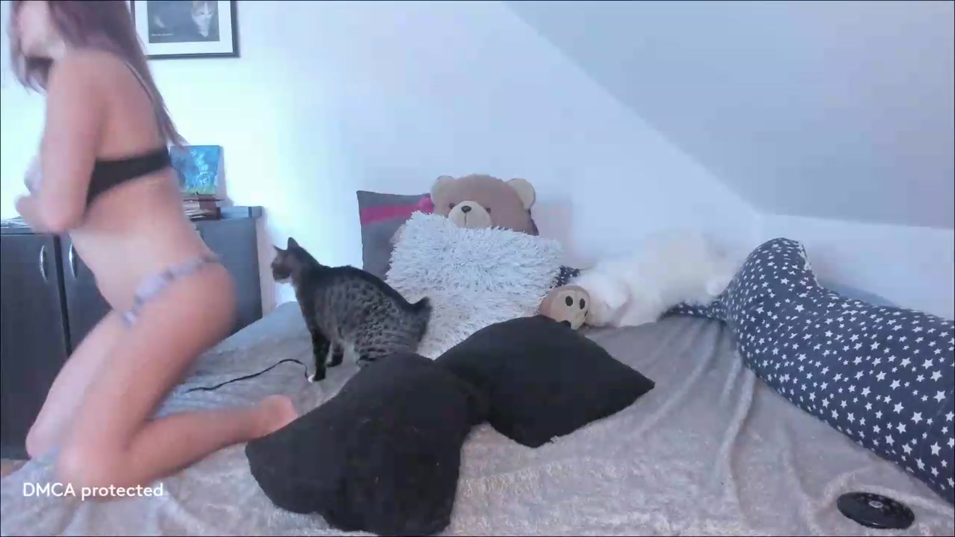 Gallery image thumbnail from Deessert's myfreecams stream on, 06/19/2026, 04:03 image 7 of 20