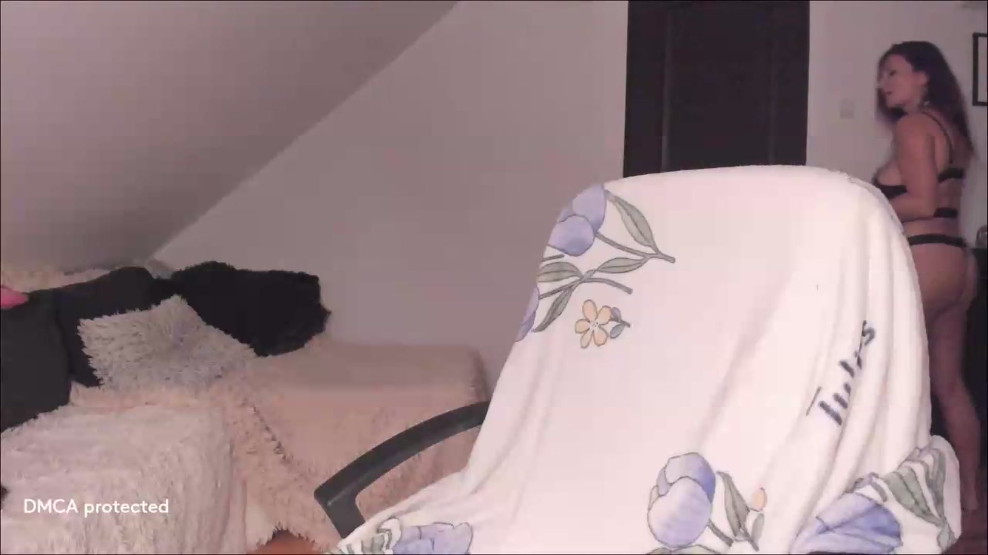 Gallery image thumbnail from Deessert's myfreecams stream on, 08/25/2026, 03:19 image 13 of 20