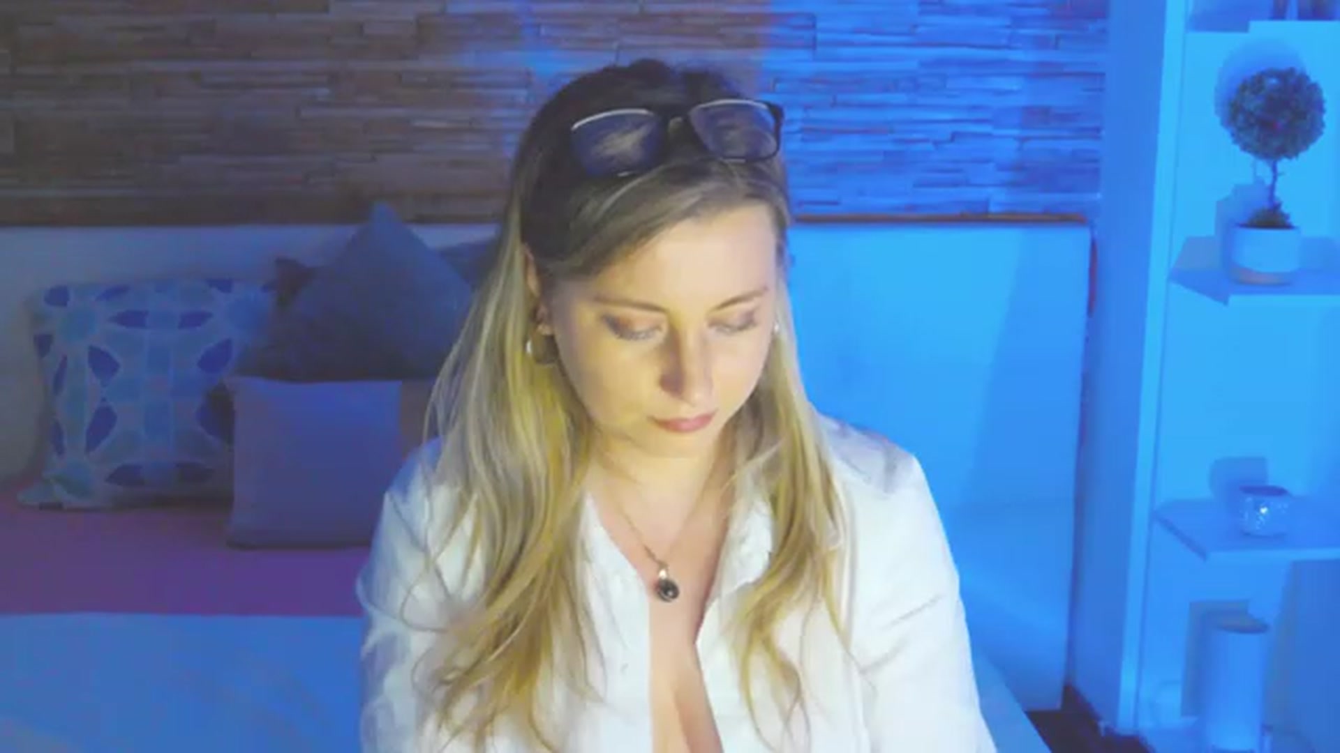 Gallery image thumbnail from DeliceSmile's myfreecams stream on, 04/22/2023, 19:30 image 12 of 20