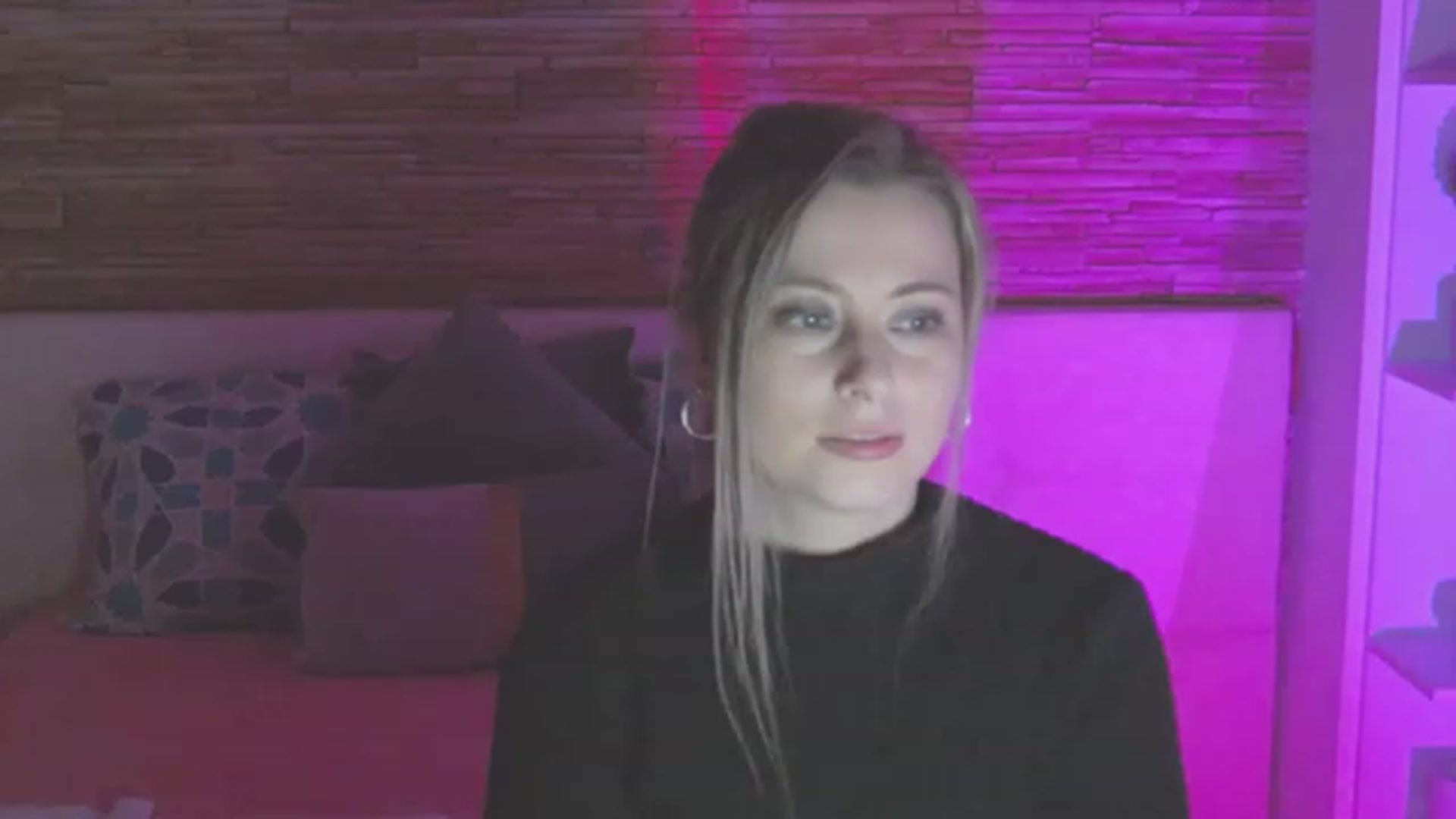 Gallery image thumbnail from DeliceSmile's myfreecams stream on, 04/28/2023, 19:30 image 18 of 20