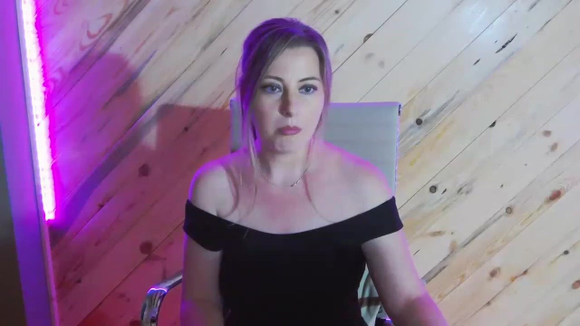 Gallery image thumbnail from DeliceSmile's myfreecams stream on, 07/21/2023, 18:43 image 12 of 20