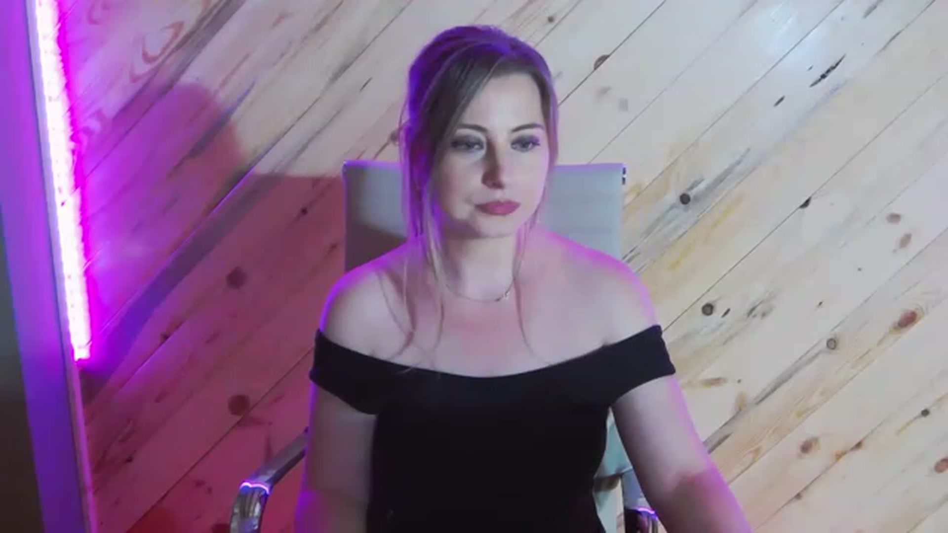 Gallery image thumbnail from DeliceSmile's myfreecams stream on, 07/21/2023, 18:43 image 13 of 20