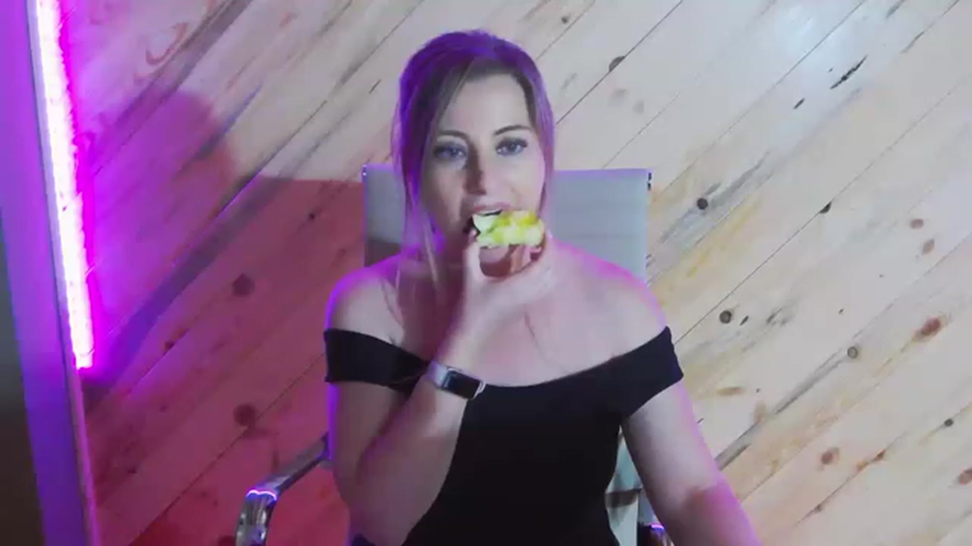 Gallery image thumbnail from DeliceSmile's myfreecams stream on, 07/21/2023, 18:43 image 15 of 20