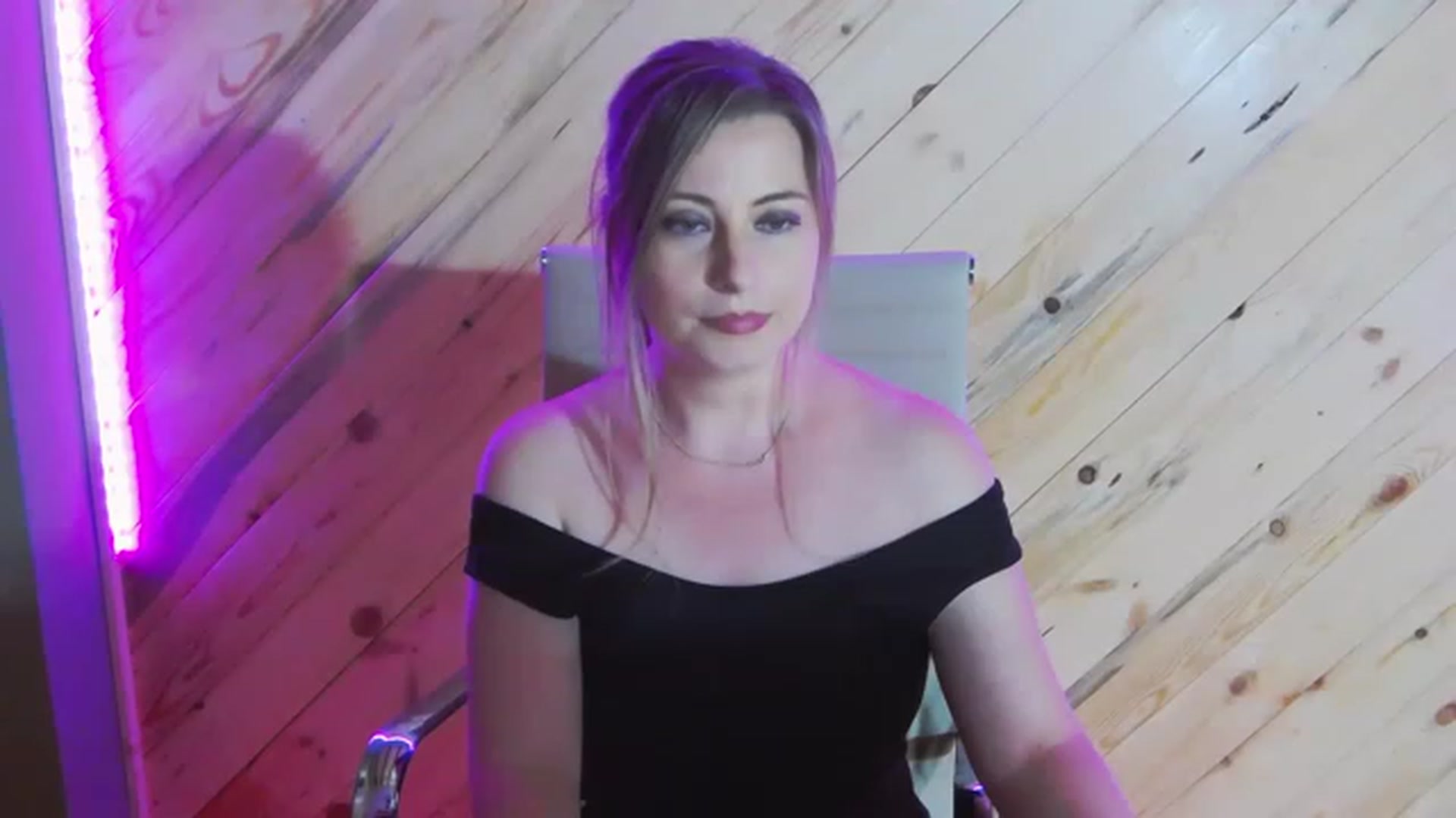 Gallery image thumbnail from DeliceSmile's myfreecams stream on, 07/21/2023, 18:43 image 16 of 20