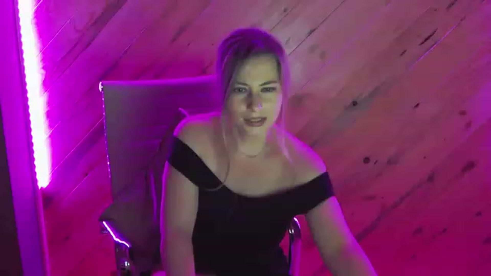 Gallery image thumbnail from DeliceSmile's myfreecams stream on, 07/21/2023, 18:43 image 5 of 20