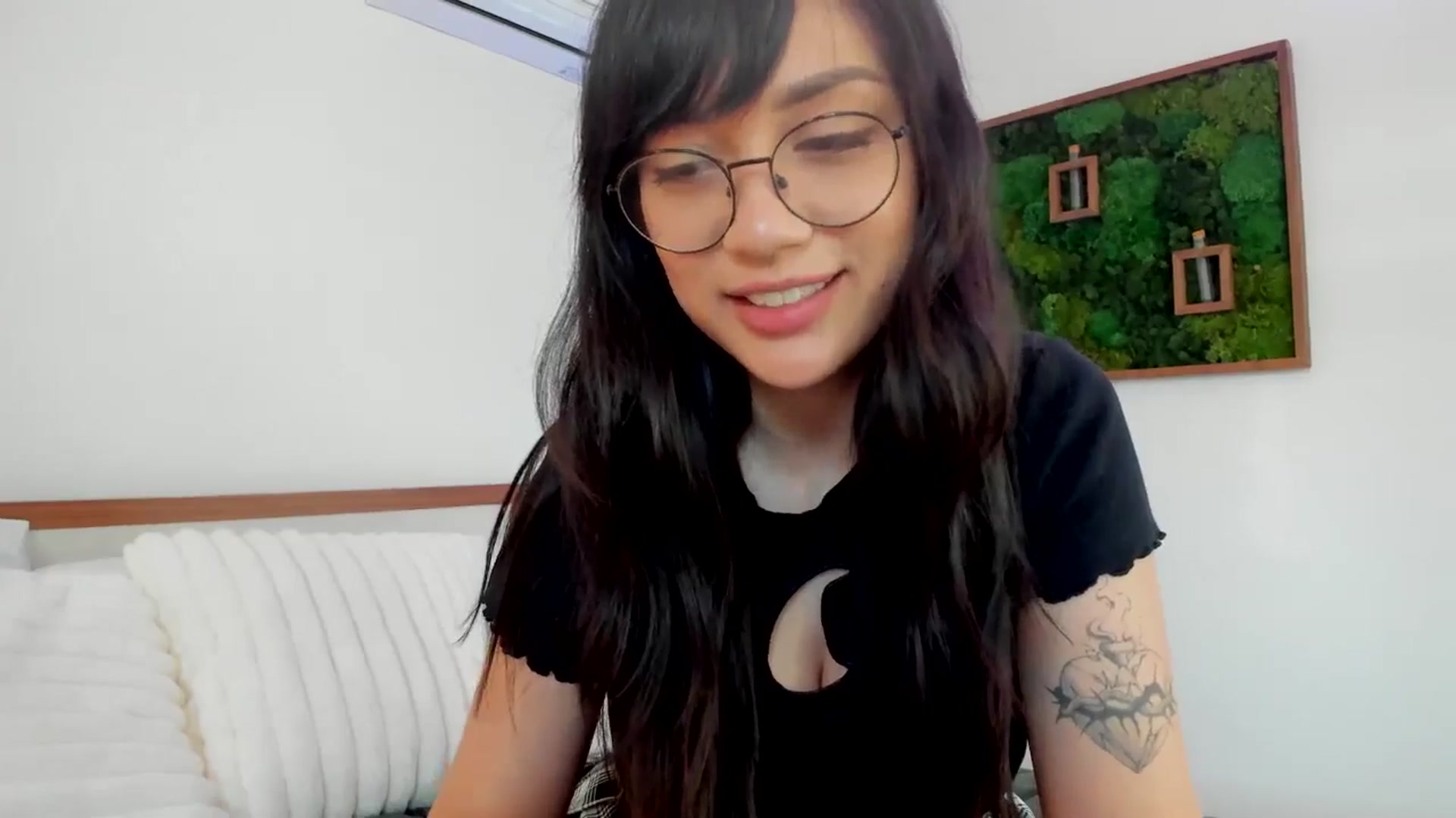 Gallery image thumbnail from DelightfulHug's myfreecams stream on, 05/27/2025, 03:12 image 4 of 20