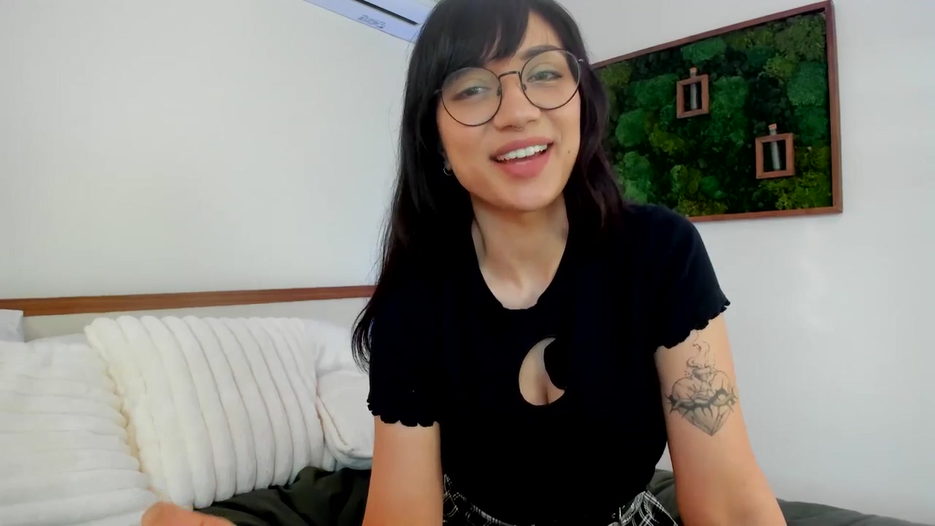 Gallery image thumbnail from DelightfulHug's myfreecams stream on, 05/27/2025, 03:12 image 5 of 20