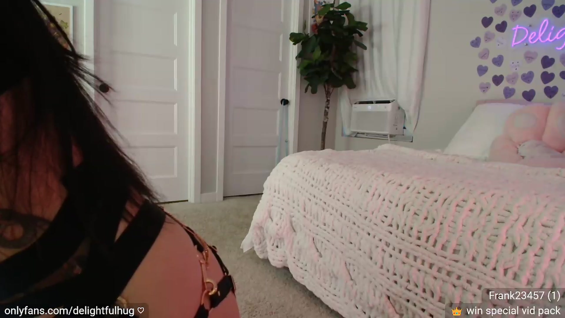 Gallery image thumbnail from DelightfulHug's myfreecams stream on, 09/04/2026, 03:48 image 4 of 20