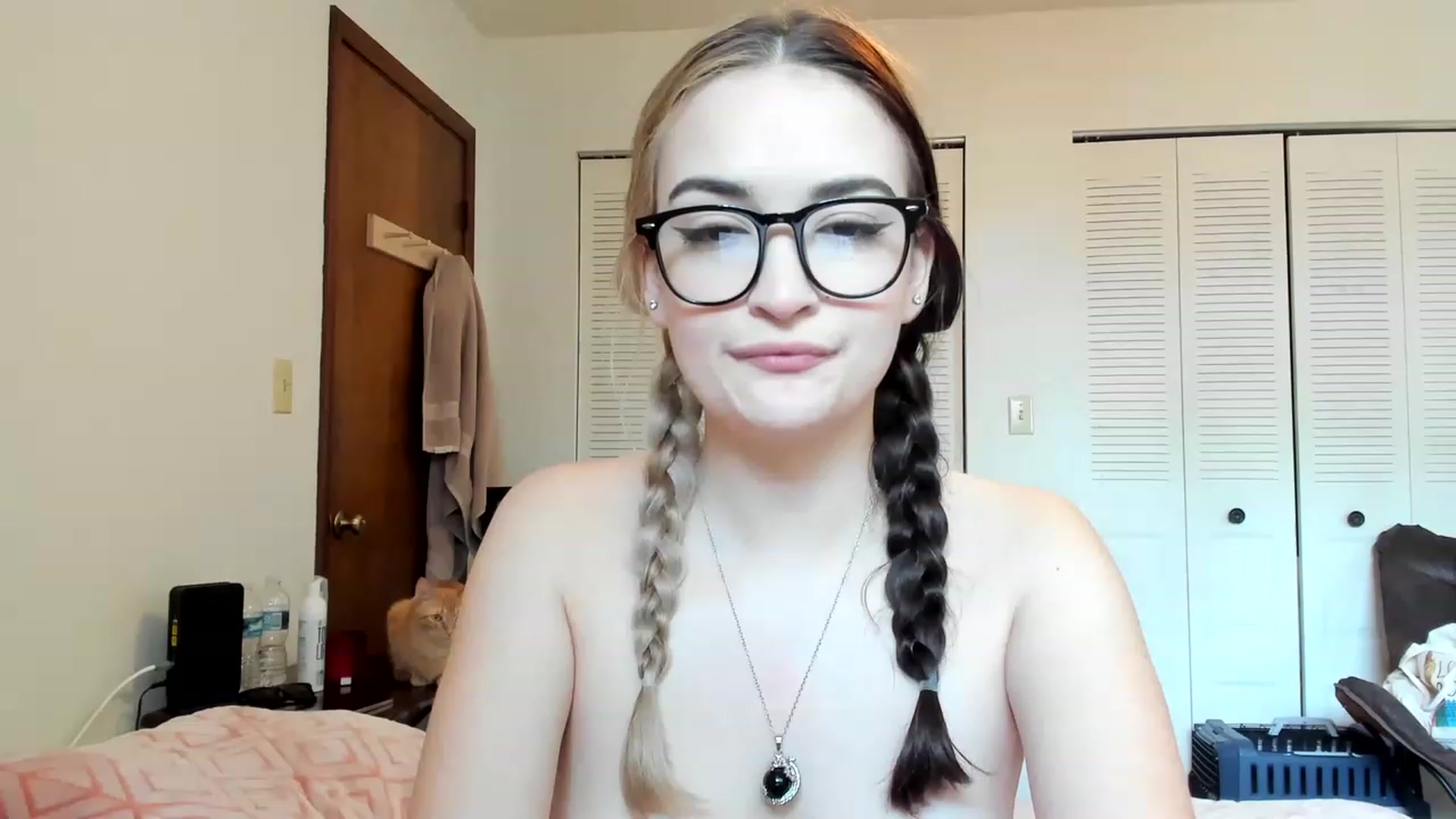 Gallery image thumbnail from DelilahWylde's myfreecams stream on, 04/09/2023, 19:20 image 6 of 20