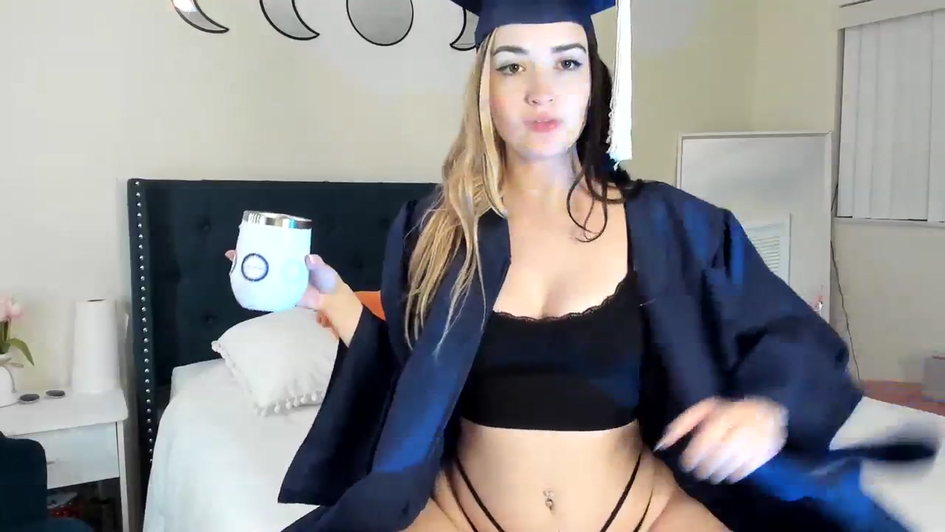 Gallery image thumbnail from DelilahWylde's myfreecams stream on, 08/03/2023, 02:27 image 4 of 20