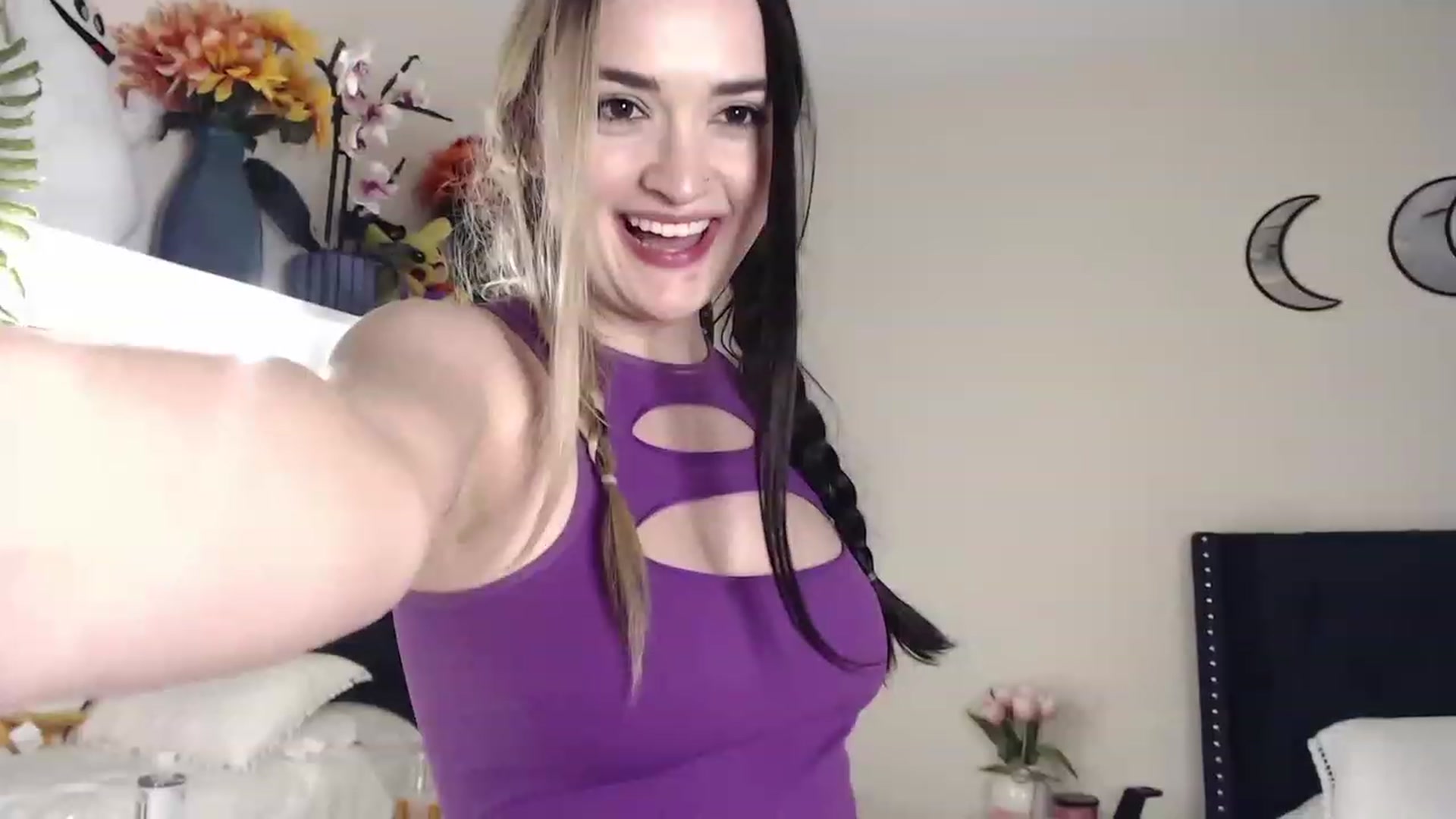 Gallery image thumbnail from DelilahWylde's myfreecams stream on, 09/29/2023, 05:09 image 13 of 20