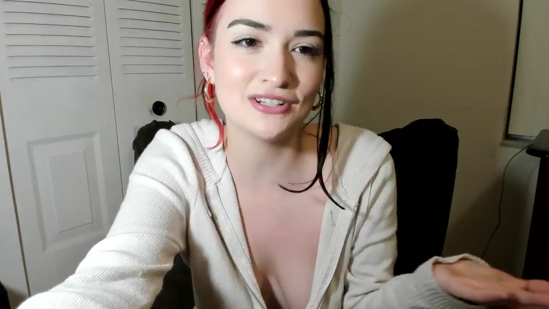 Gallery image thumbnail from DelilahWylde's myfreecams stream on, 12/01/2023, 23:17 image 2 of 20