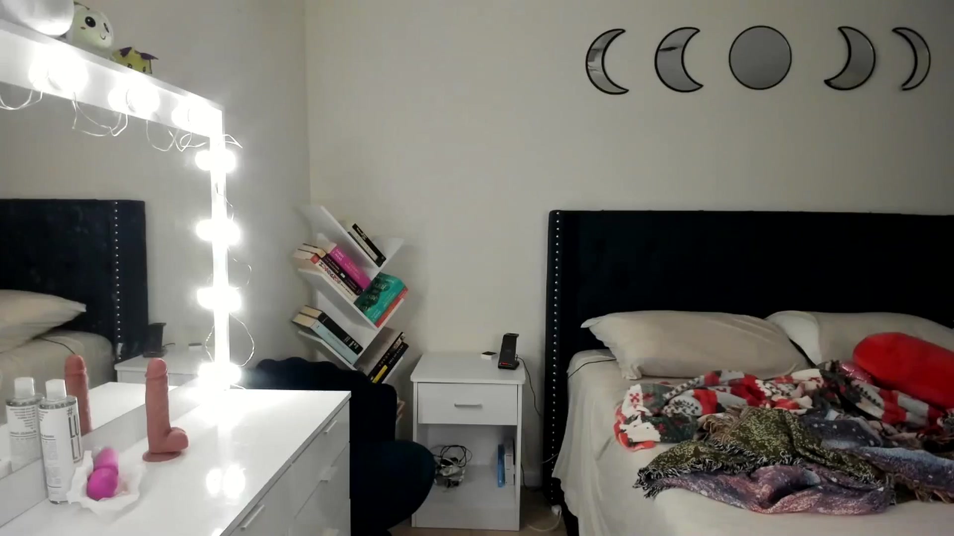 Gallery image thumbnail from DelilahWylde's myfreecams stream on, 05/26/2025, 24:01 image 12 of 20