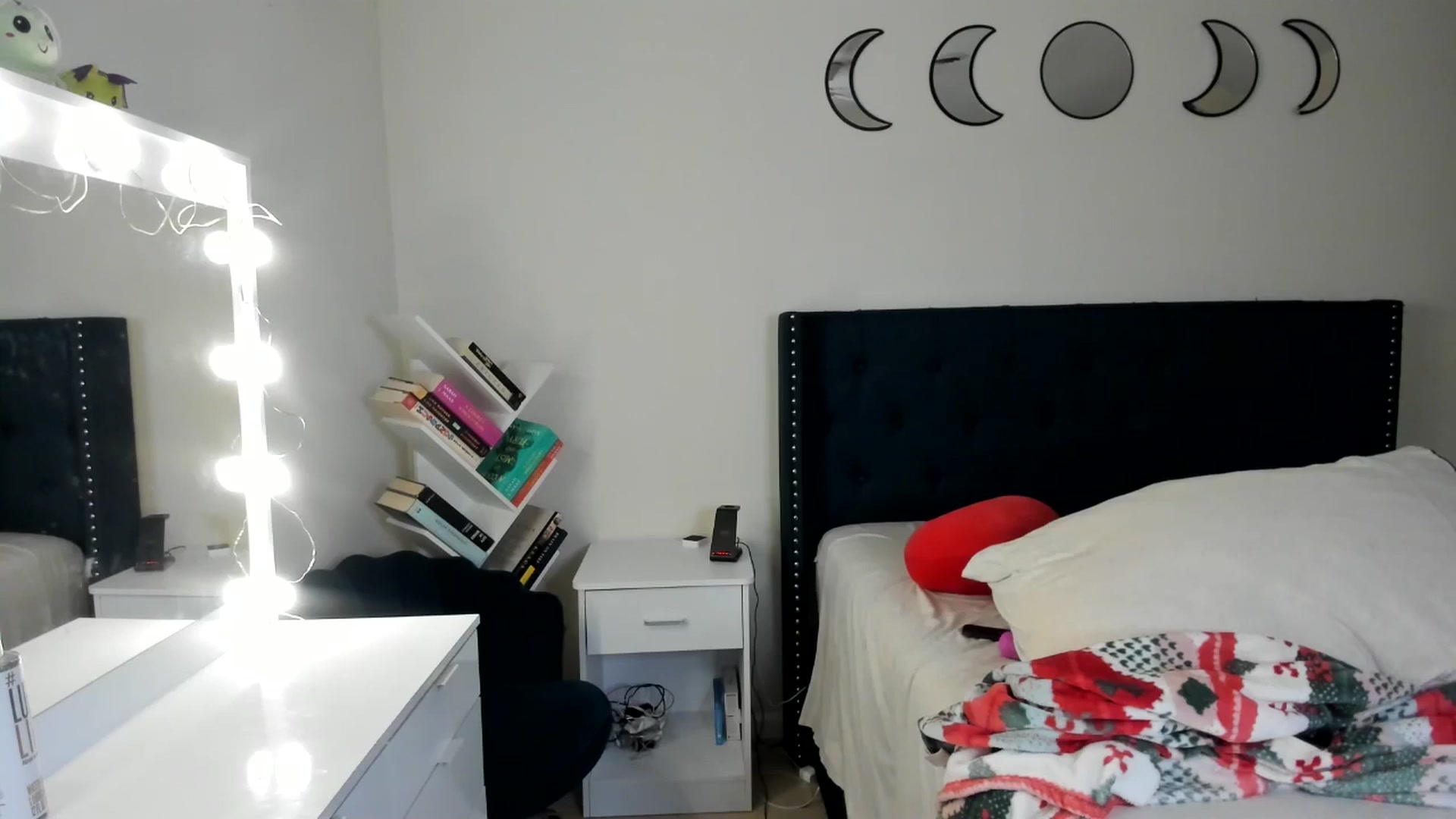 Gallery image thumbnail from DelilahWylde's myfreecams stream on, 05/26/2025, 03:30 image 9 of 20