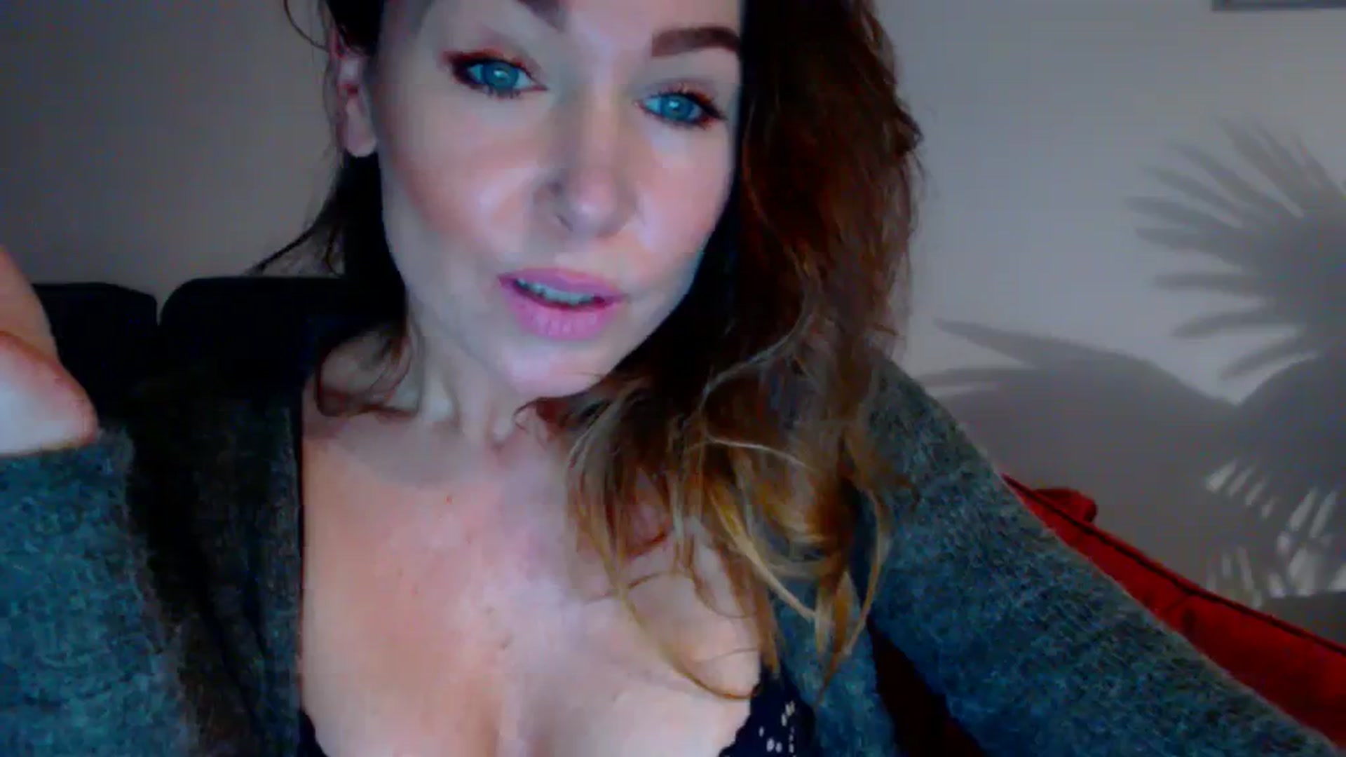 Gallery image thumbnail from Delilah_sweet's myfreecams stream on, 11/14/2023, 17:15 image 18 of 20