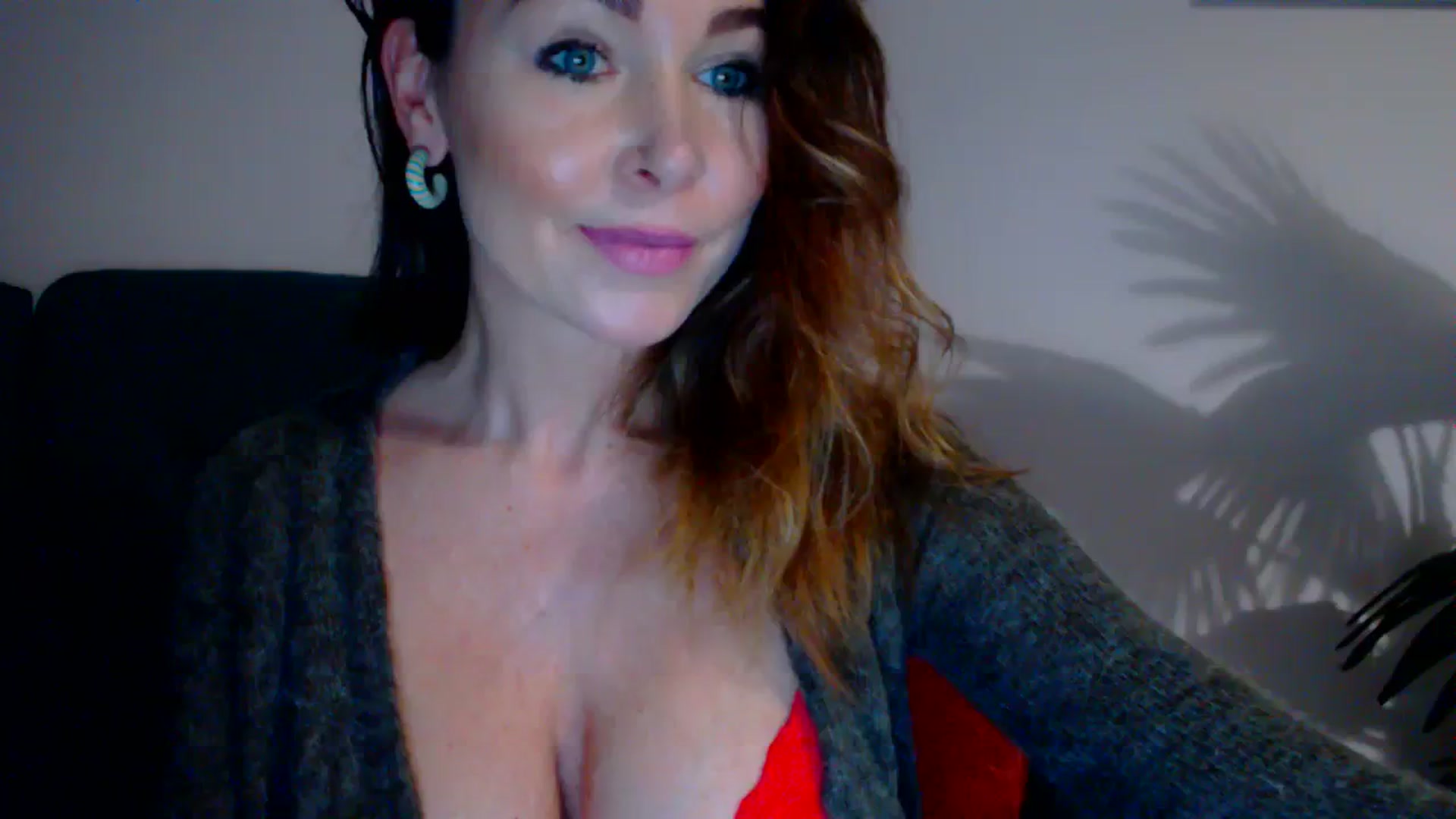 Gallery image thumbnail from Delilah_sweet's myfreecams stream on, 11/21/2023, 17:40 image 14 of 20