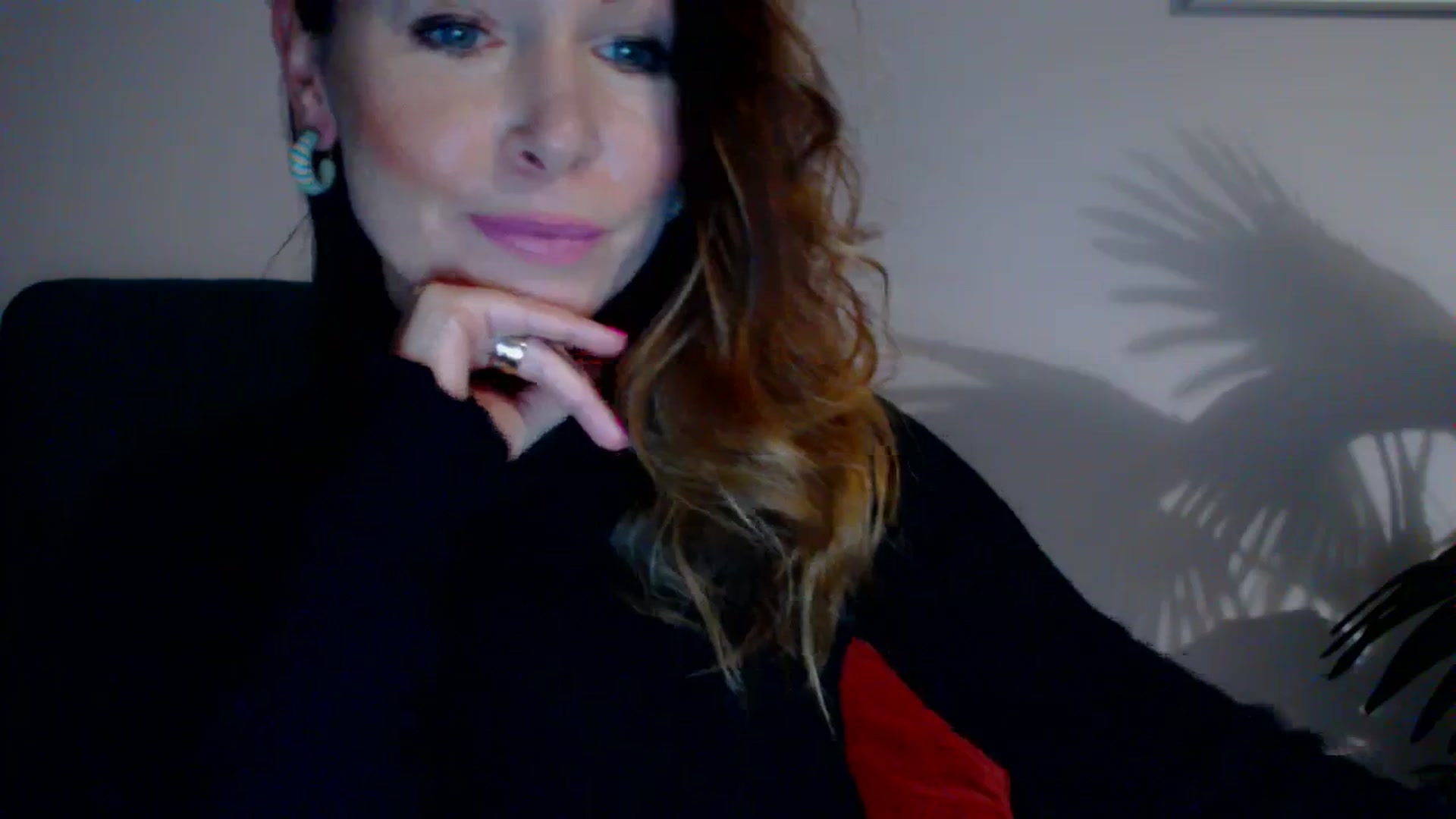 Gallery image thumbnail from Delilah_sweet's myfreecams stream on, 11/22/2023, 17:47 image 14 of 20