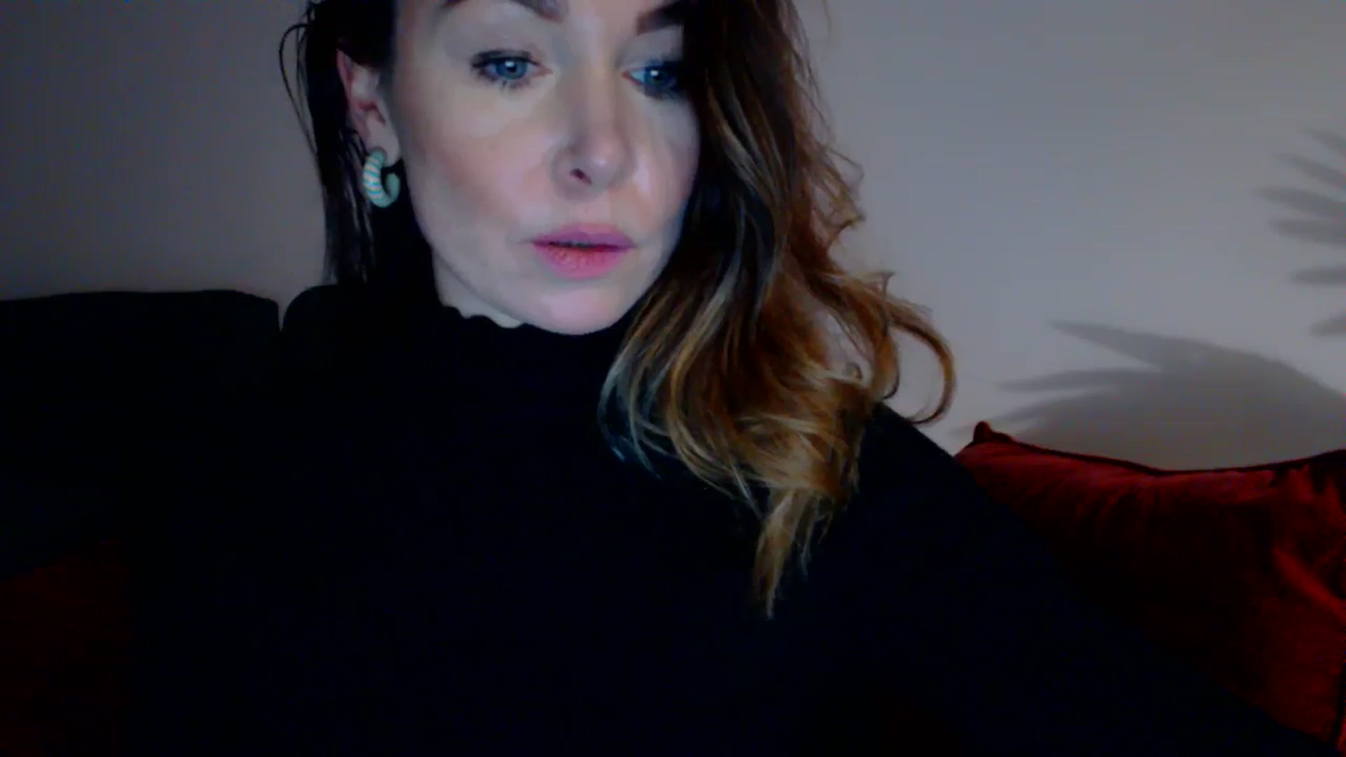 Gallery image thumbnail from Delilah_sweet's myfreecams stream on, 11/22/2023, 18:48 image 14 of 20