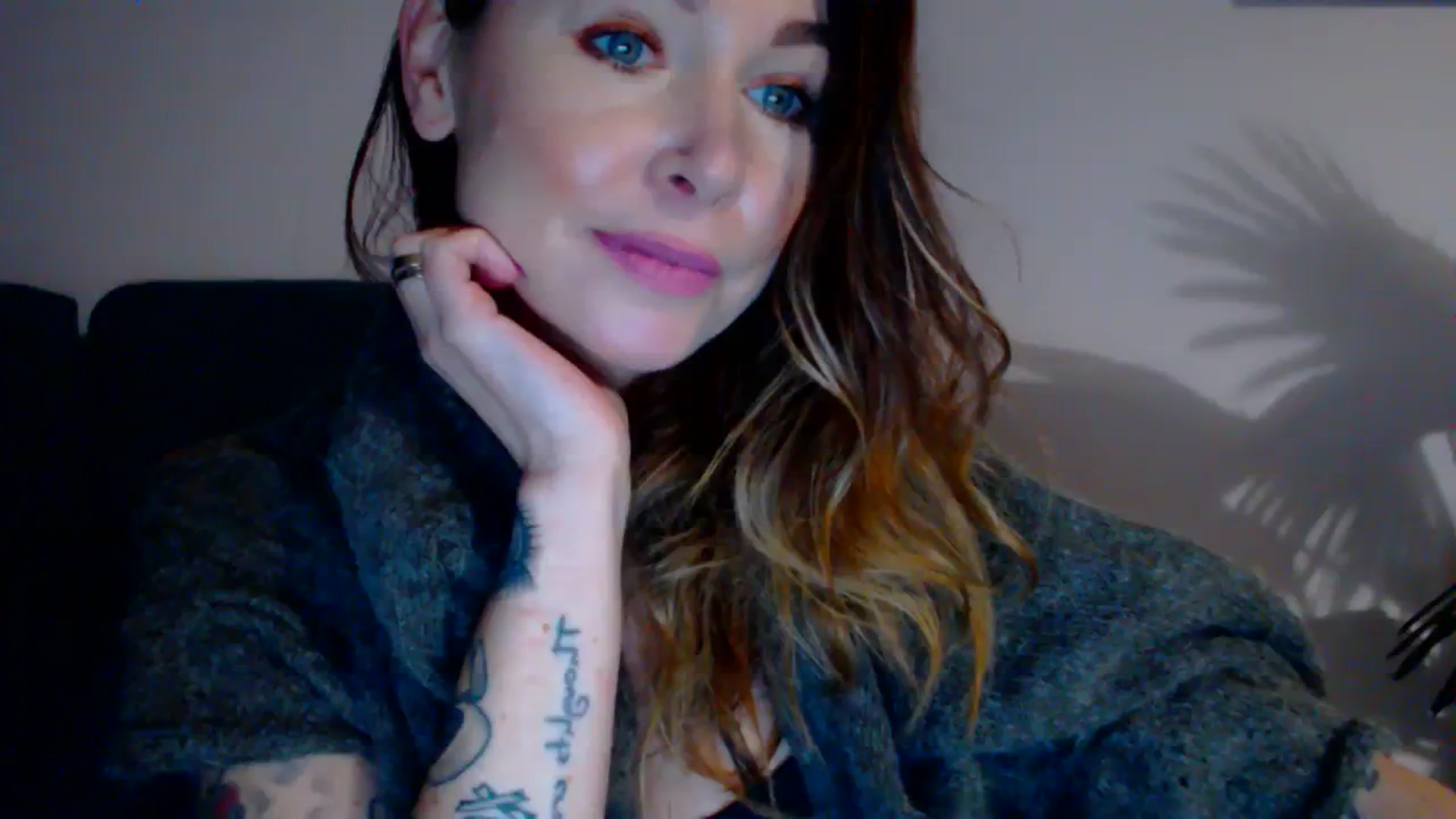 Gallery image thumbnail from Delilah_sweet's myfreecams stream on, 11/23/2023, 16:46 image 1 of 20