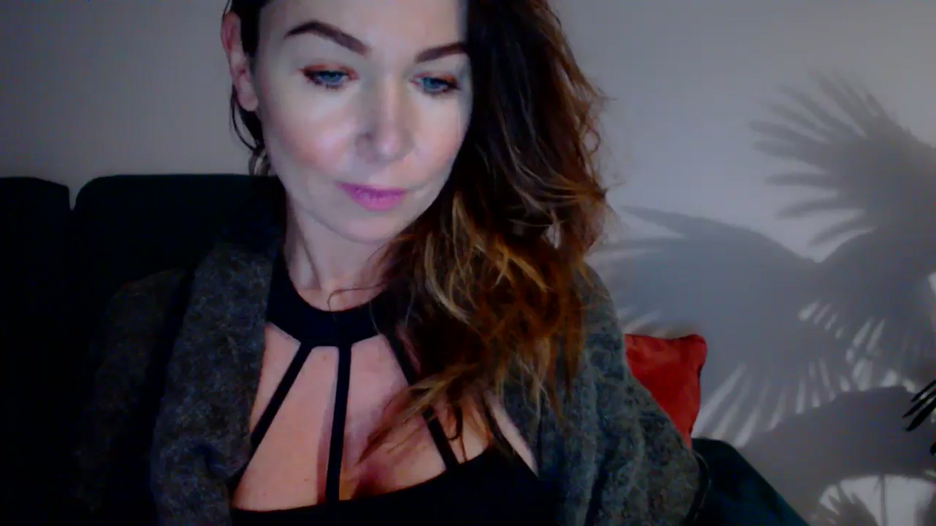 Gallery image thumbnail from Delilah_sweet's myfreecams stream on, 11/23/2023, 16:46 image 18 of 20
