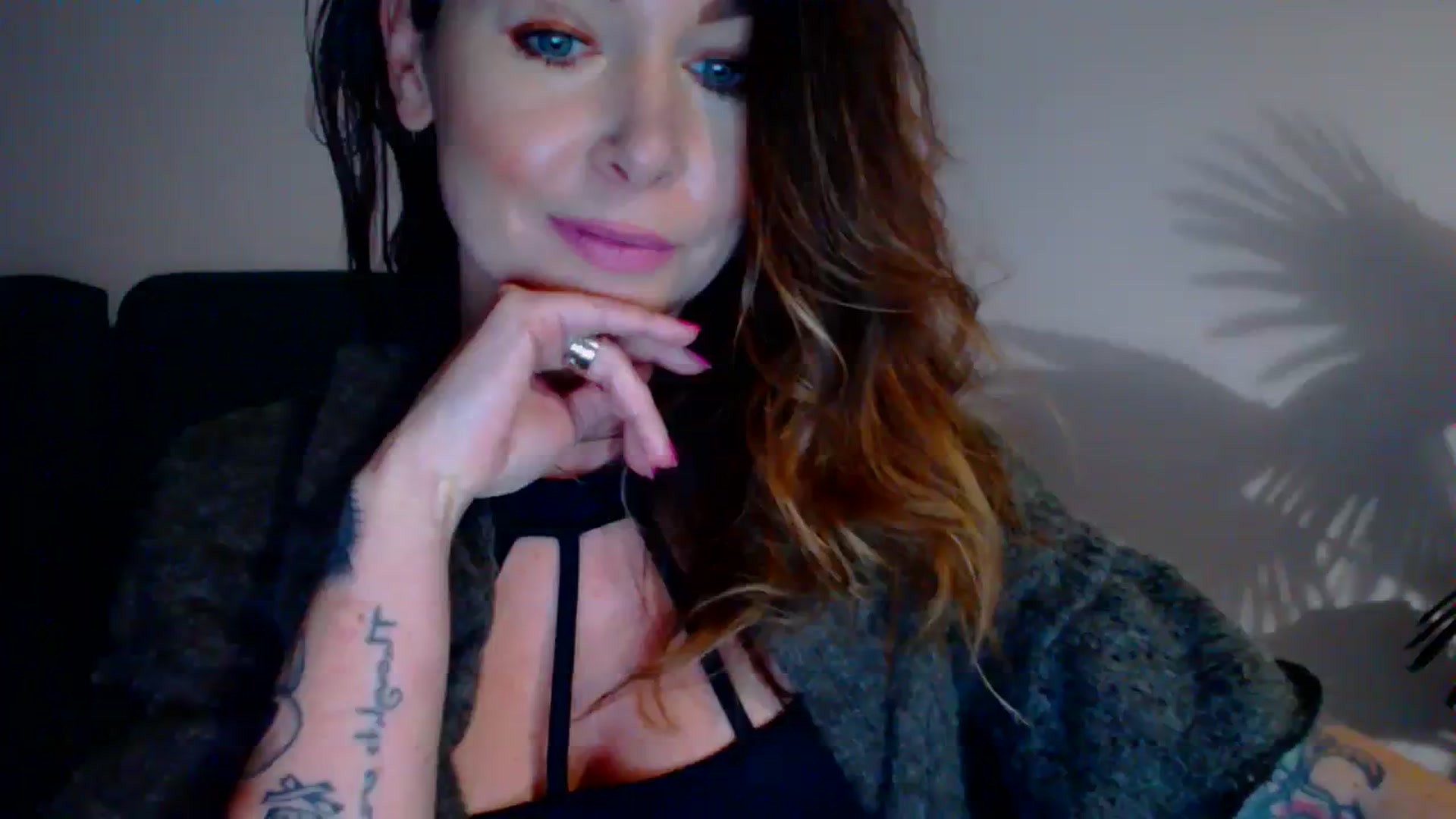 Gallery image thumbnail from Delilah_sweet's myfreecams stream on, 11/23/2023, 16:46 image 15 of 20