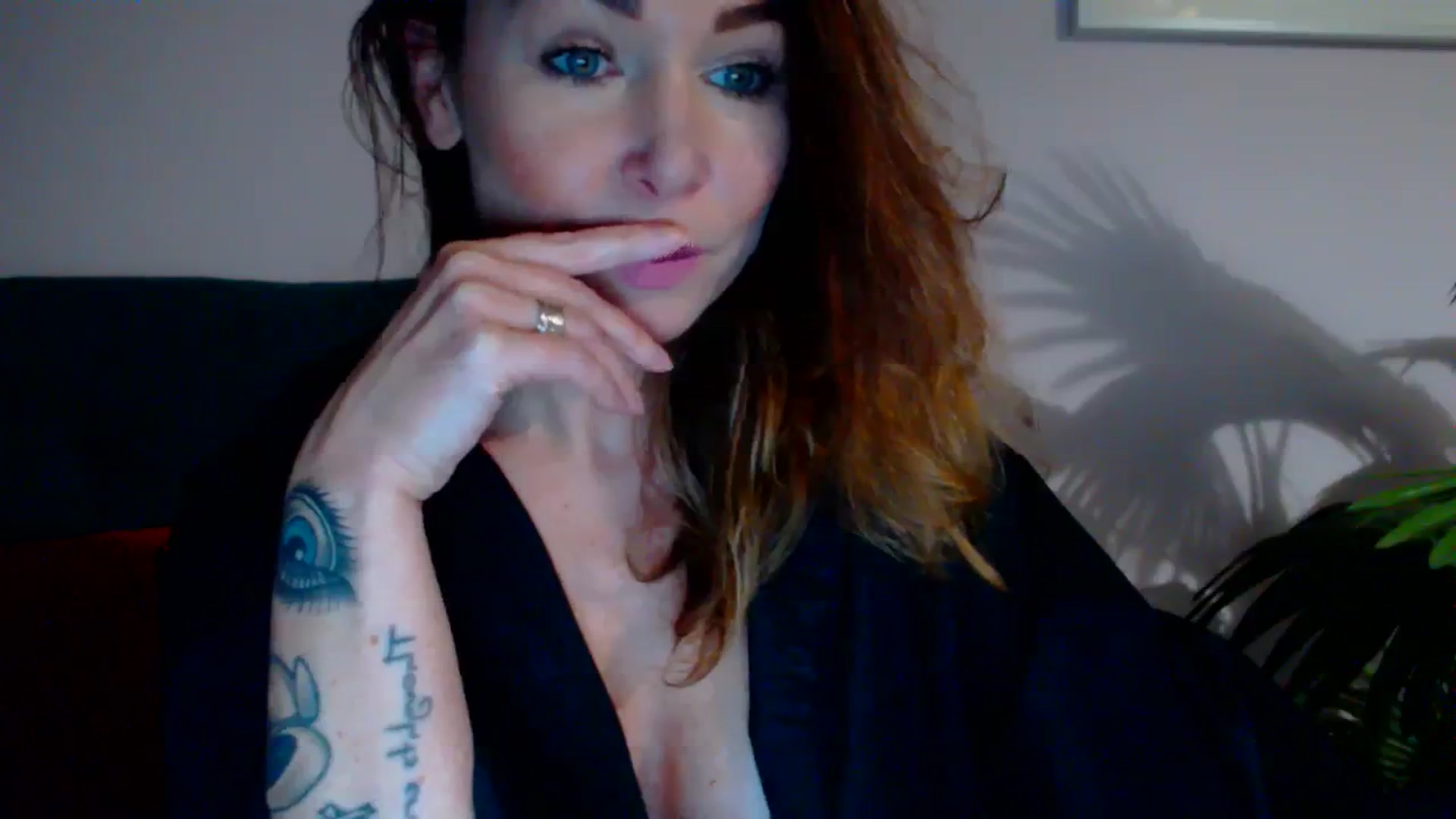 Gallery image thumbnail from Delilah_sweet's myfreecams stream on, 11/27/2023, 17:57 image 15 of 20