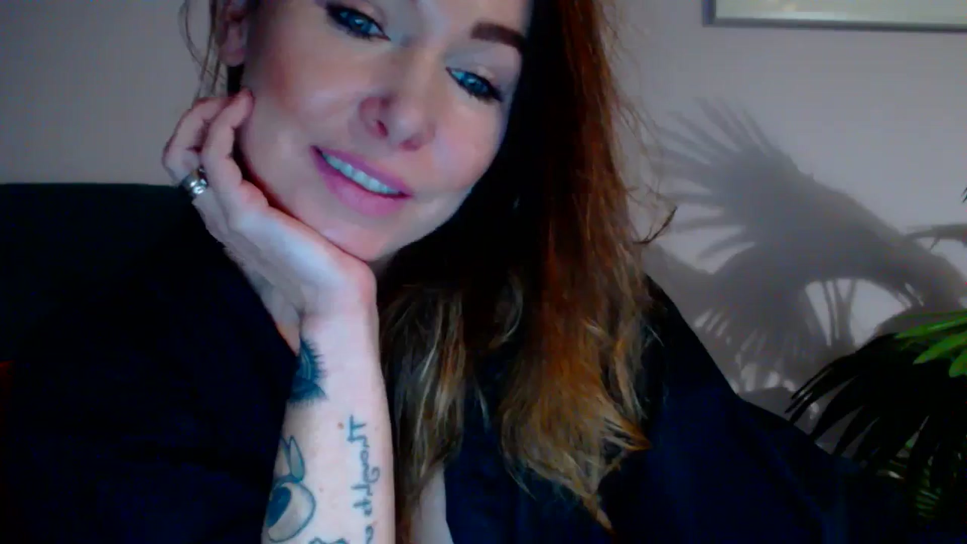 Gallery image thumbnail from Delilah_sweet's myfreecams stream on, 11/27/2023, 17:57 image 14 of 20