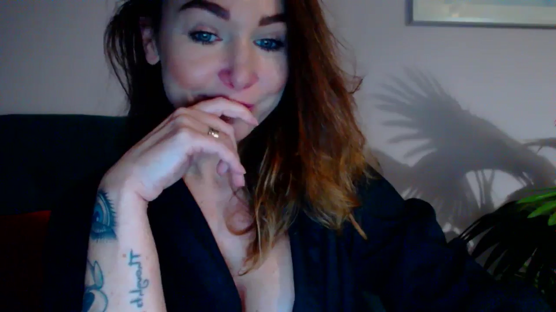 Gallery image thumbnail from Delilah_sweet's myfreecams stream on, 11/27/2023, 17:57 image 16 of 20