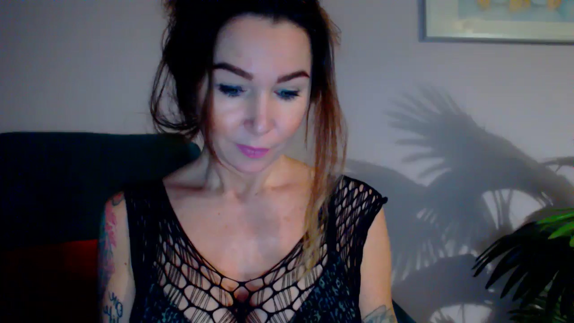 Gallery image thumbnail from Delilah_sweet's myfreecams stream on, 11/28/2023, 17:25 image 4 of 20