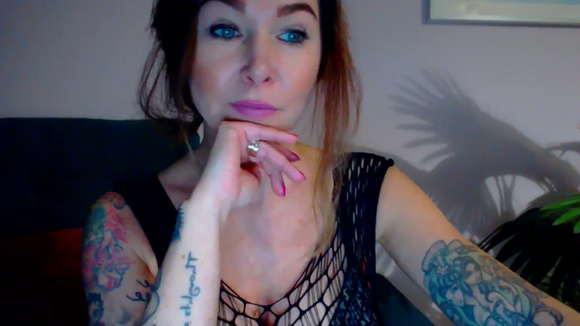 Gallery image thumbnail from Delilah_sweet's myfreecams stream on, 11/28/2023, 17:25 image 6 of 20
