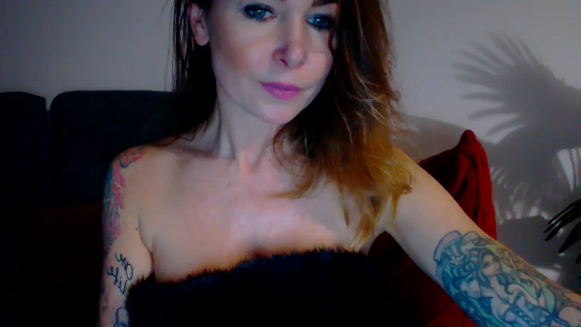 Gallery image thumbnail from Delilah_sweet's myfreecams stream on, 11/28/2023, 19:18 image 7 of 20