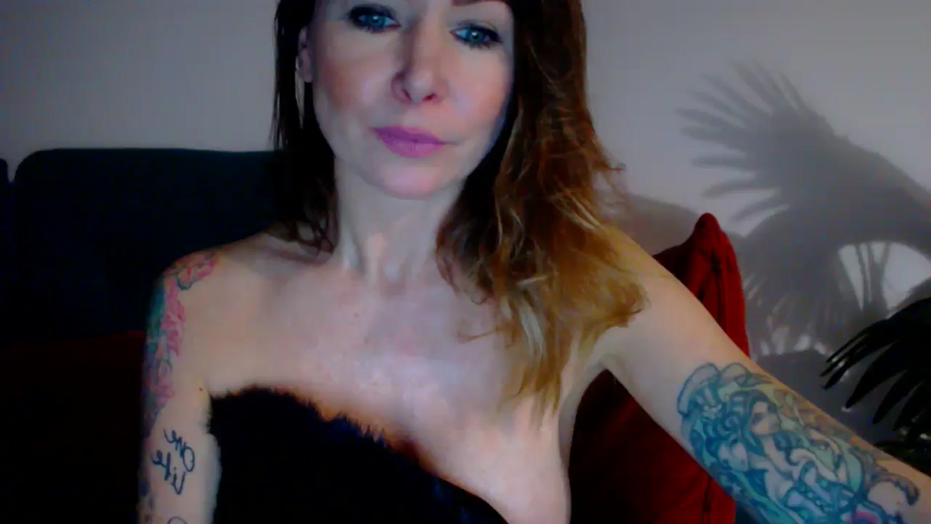 Gallery image thumbnail from Delilah_sweet's myfreecams stream on, 11/28/2023, 19:18 image 11 of 20
