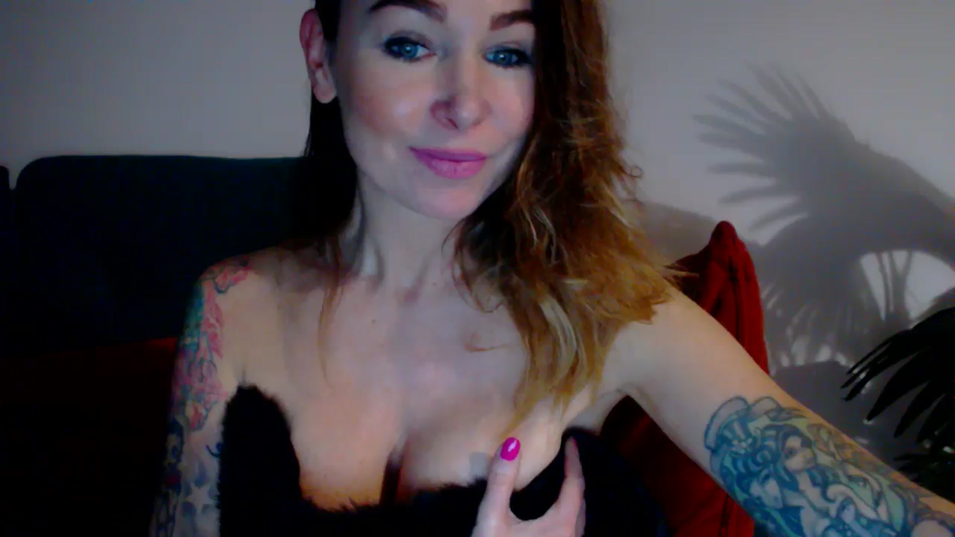 Gallery image thumbnail from Delilah_sweet's myfreecams stream on, 11/28/2023, 19:18 image 14 of 20