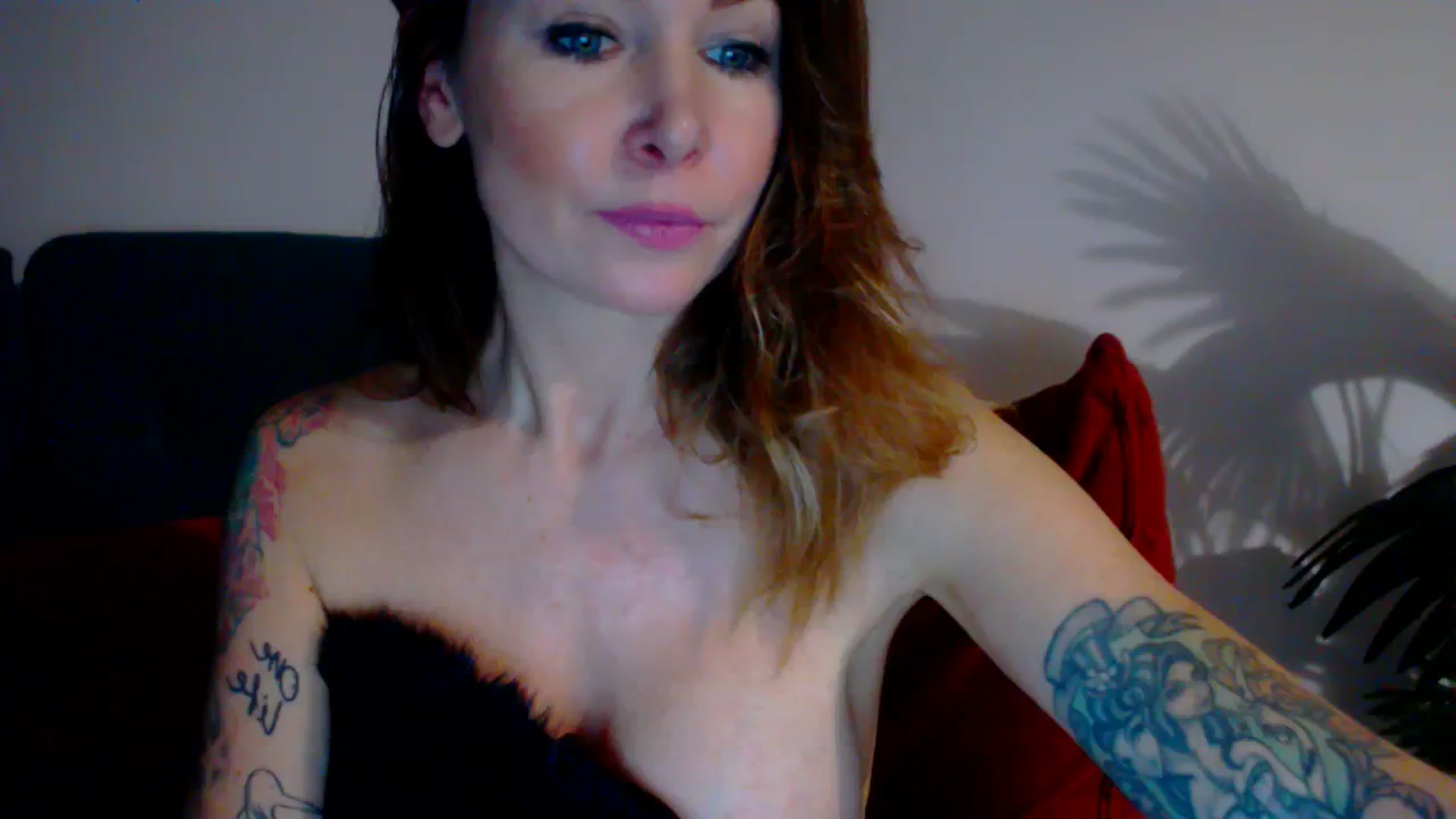 Gallery image thumbnail from Delilah_sweet's myfreecams stream on, 11/28/2023, 19:18 image 12 of 20