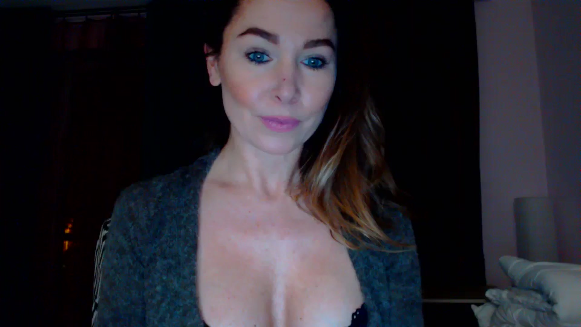 Gallery image thumbnail from Delilah_sweet's myfreecams stream on, 12/05/2023, 19:09 image 1 of 20
