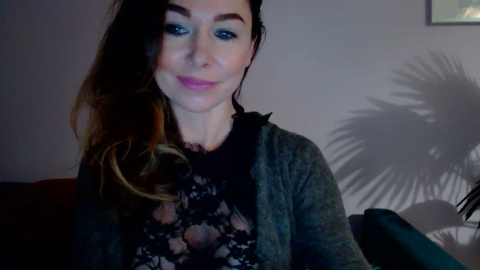 Gallery image thumbnail from Delilah_sweet's myfreecams stream on, 12/06/2023, 17:49 image 6 of 20