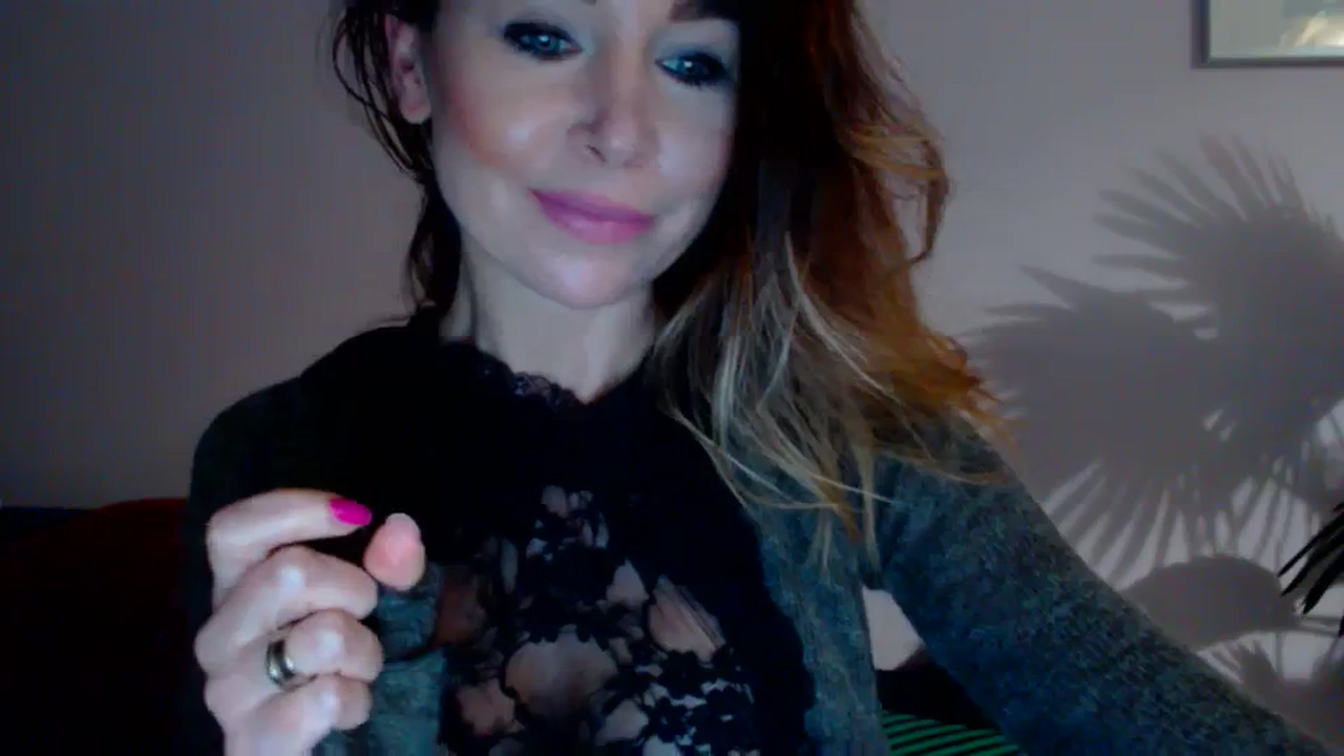 Gallery image thumbnail from Delilah_sweet's myfreecams stream on, 12/06/2023, 17:49 image 10 of 20