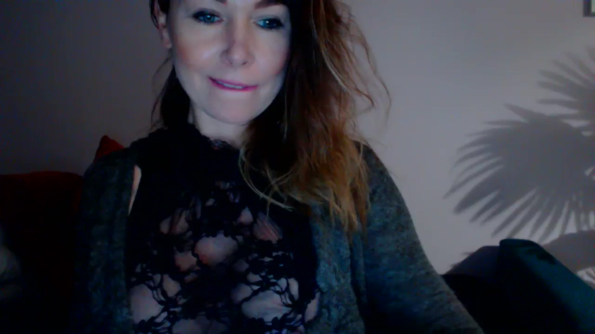 Gallery image thumbnail from Delilah_sweet's myfreecams stream on, 12/07/2023, 16:52 image 15 of 20
