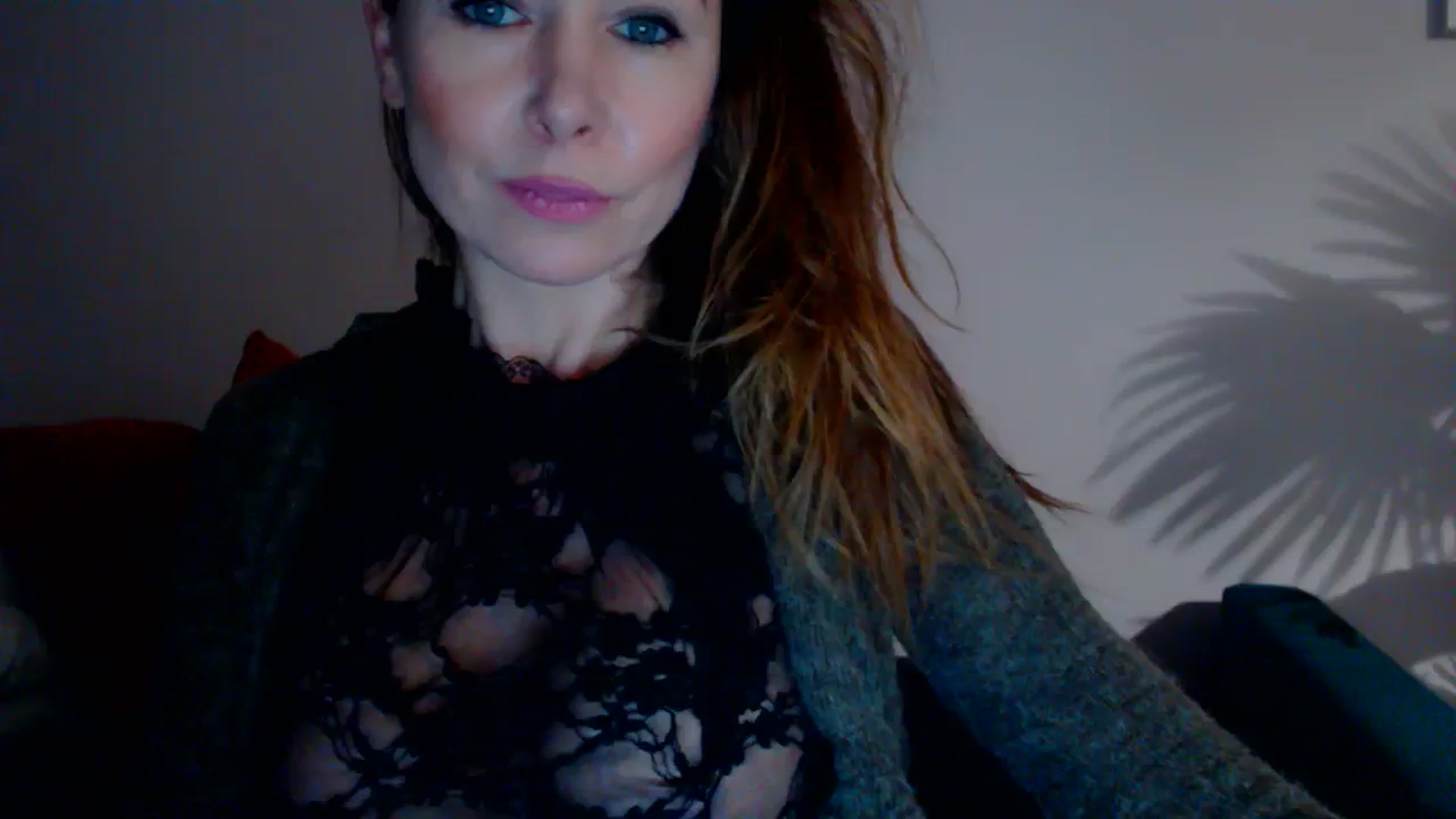 Gallery image thumbnail from Delilah_sweet's myfreecams stream on, 12/07/2023, 16:52 image 17 of 20