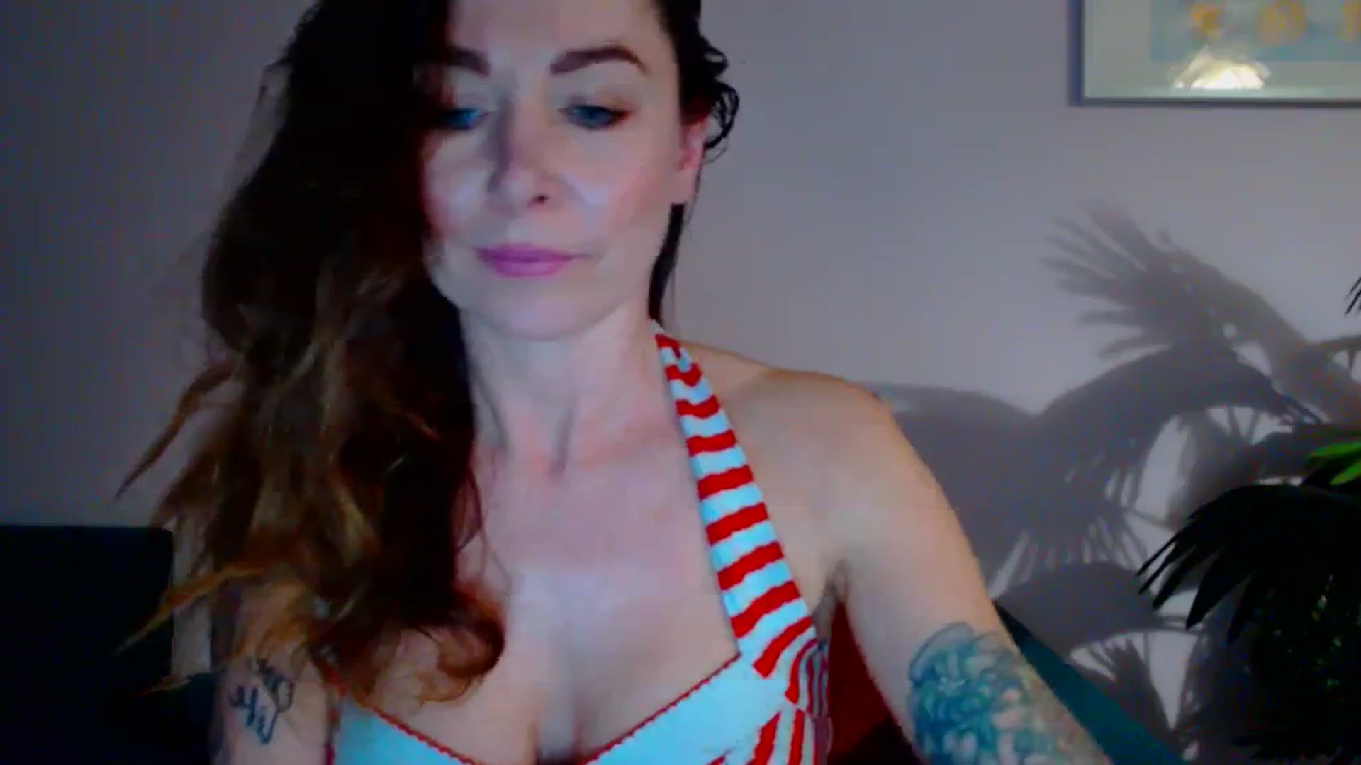Gallery image thumbnail from Delilah_sweet's myfreecams stream on, 04/03/2024, 17:01 image 17 of 20