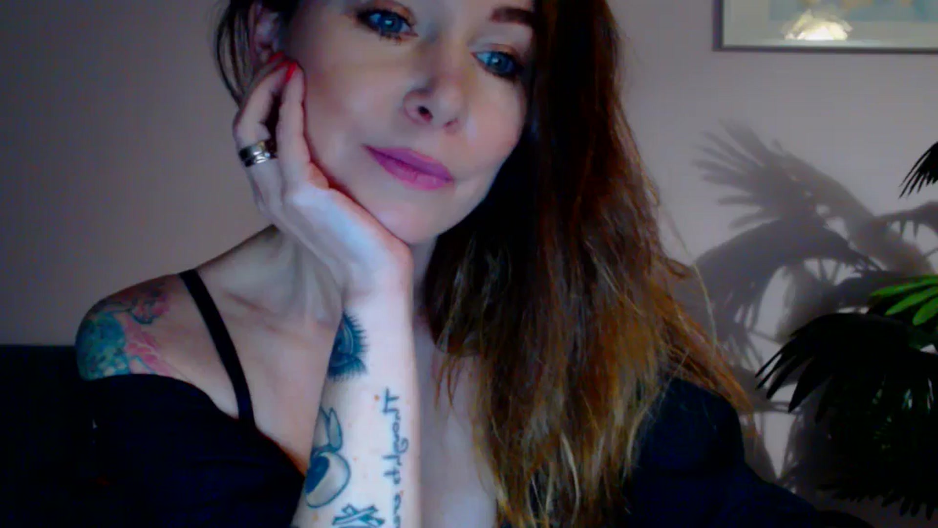 Gallery image thumbnail from Delilah_sweet's myfreecams stream on, 04/17/2024, 17:38 image 19 of 20