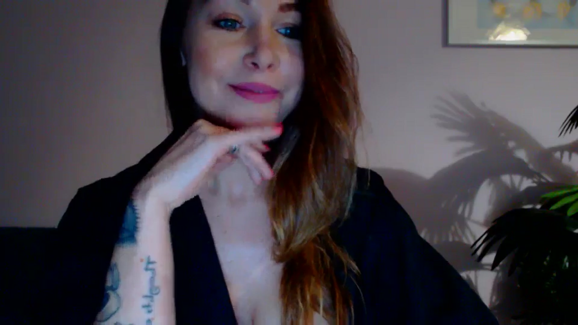 Gallery image thumbnail from Delilah_sweet's myfreecams stream on, 04/17/2024, 18:46 image 16 of 20