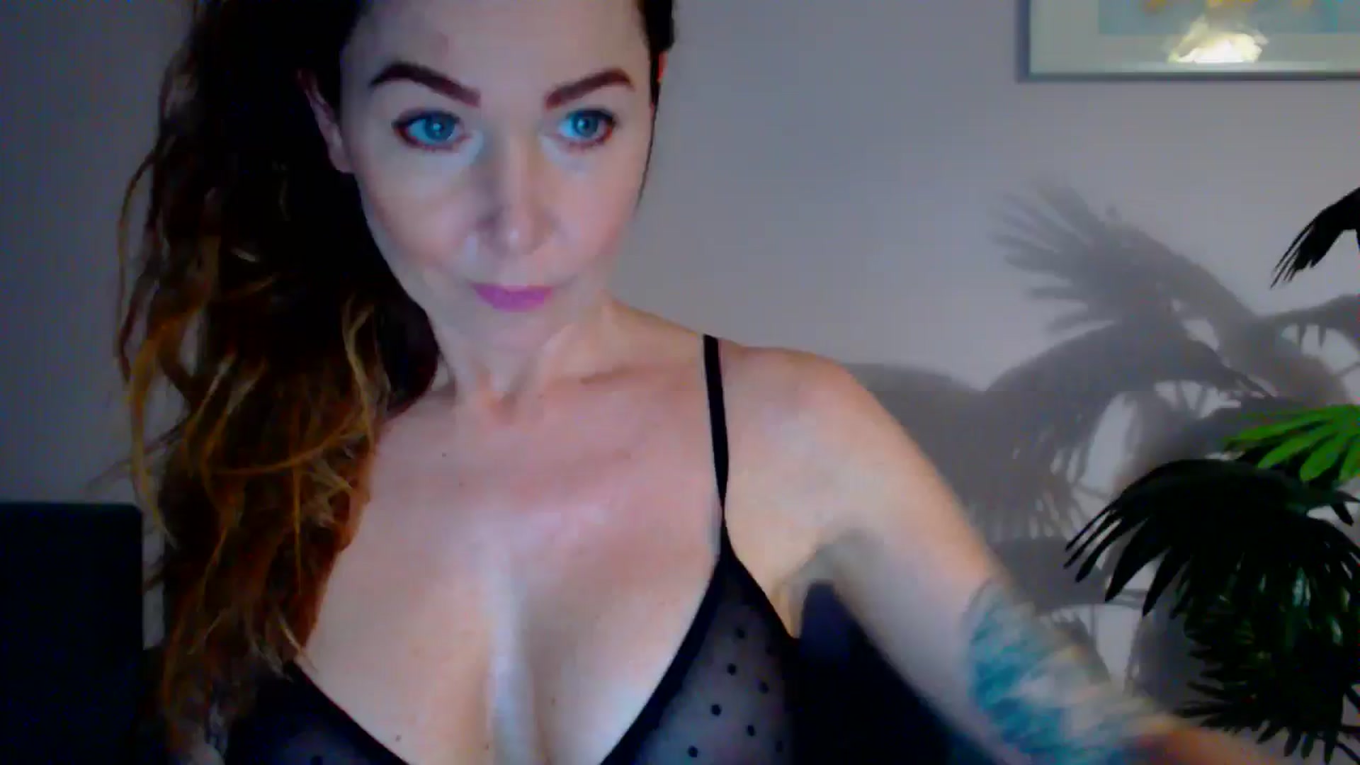 Gallery image thumbnail from Delilah_sweet's myfreecams stream on, 05/06/2024, 17:31 image 18 of 20